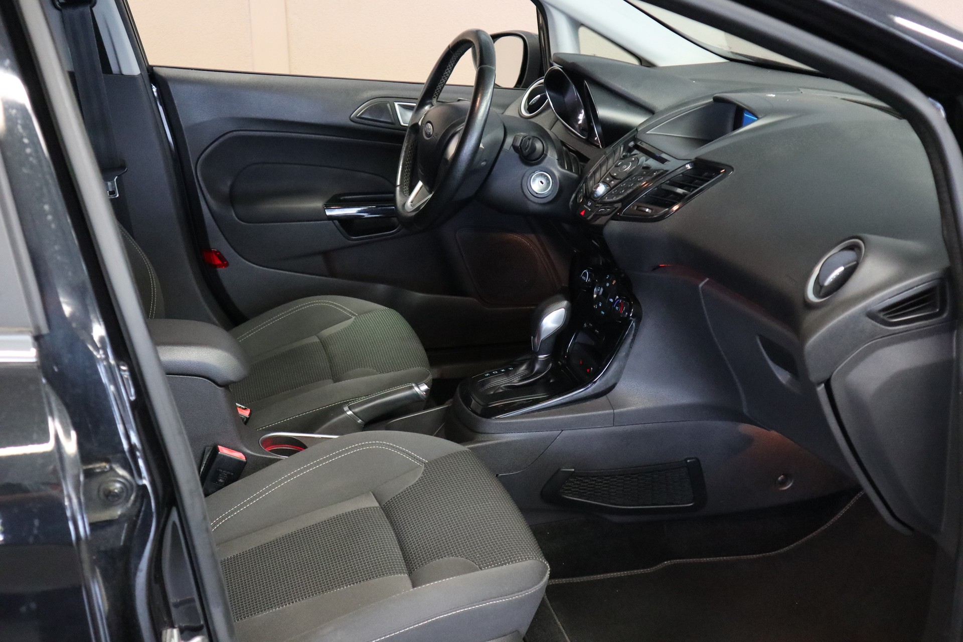FORD Fiesta 1.0 EcoB 100 Titanium-image-7