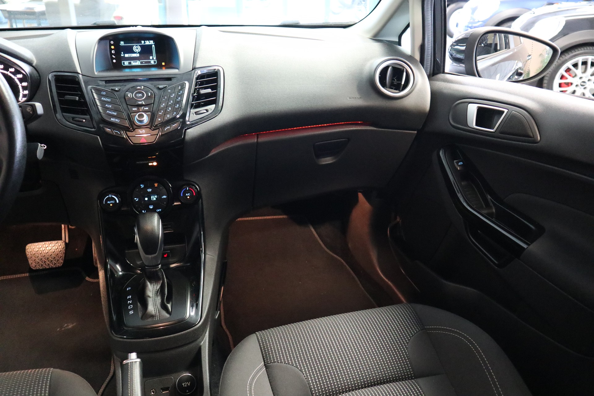 FORD Fiesta 1.0 EcoB 100 Titanium-image-14