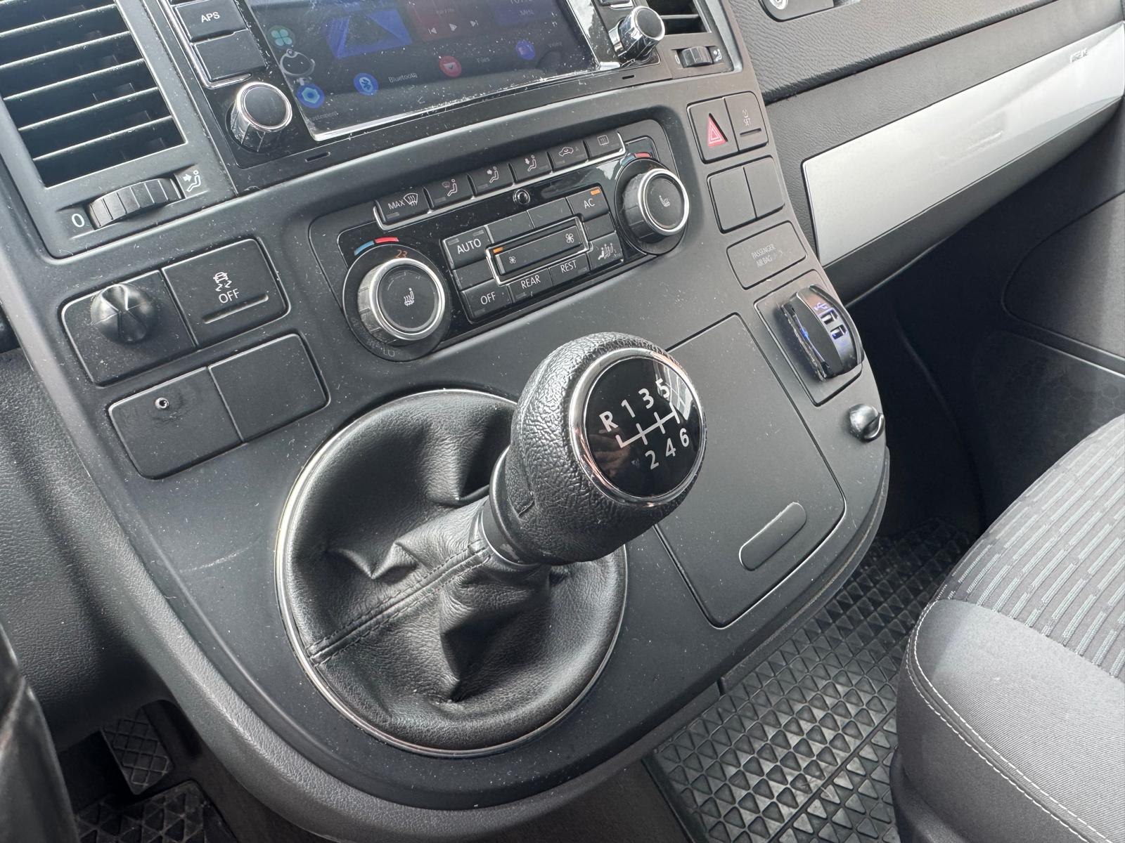VW T5 Multivan 2.0 TDI Couchage (Véhicule aménagé) Attelage - Panneau Solaire - Webasto-image-18