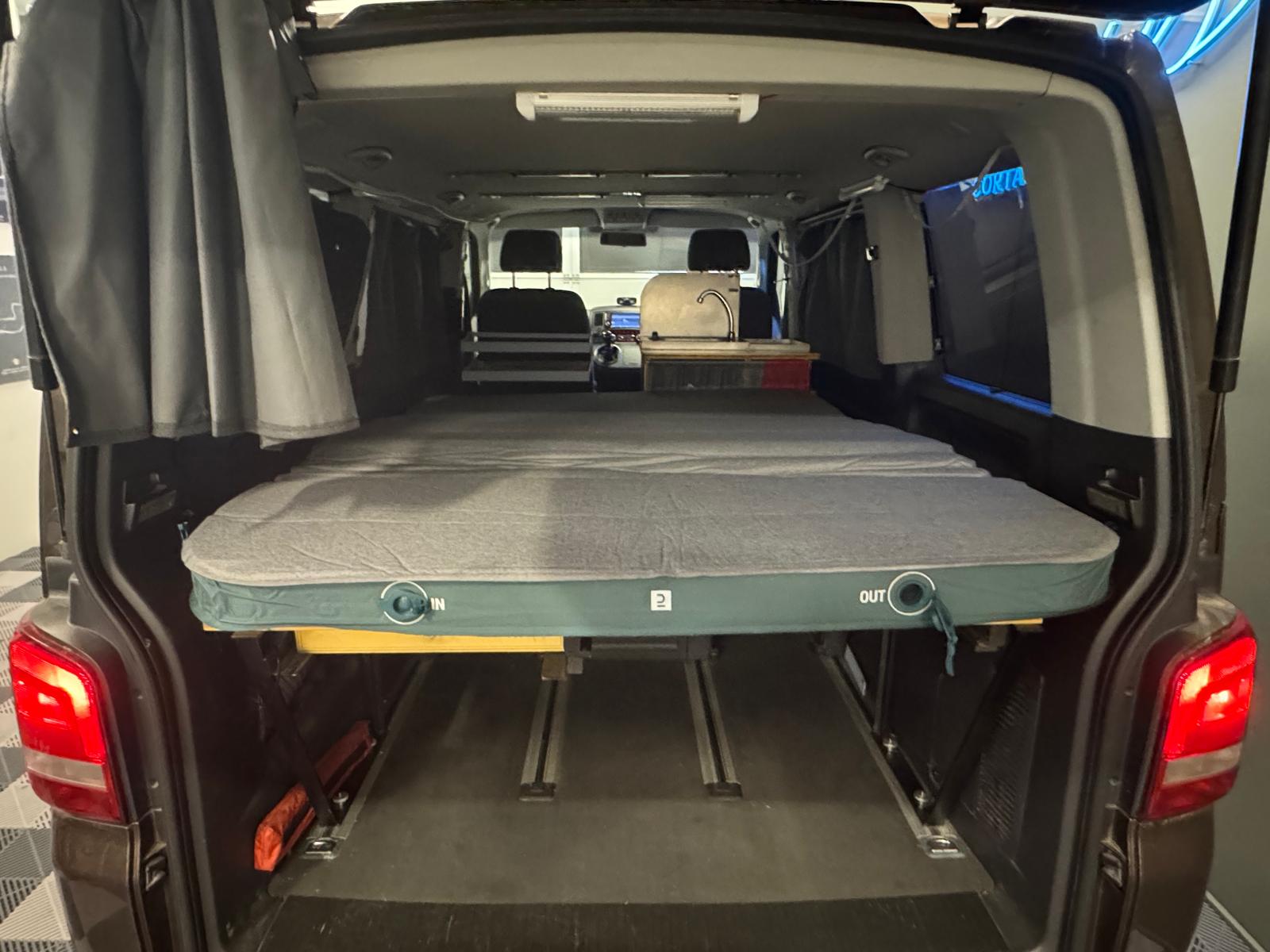 VW T5 Multivan 2.0 TDI Couchage (Véhicule aménagé) Attelage - Panneau Solaire - Webasto-image-21