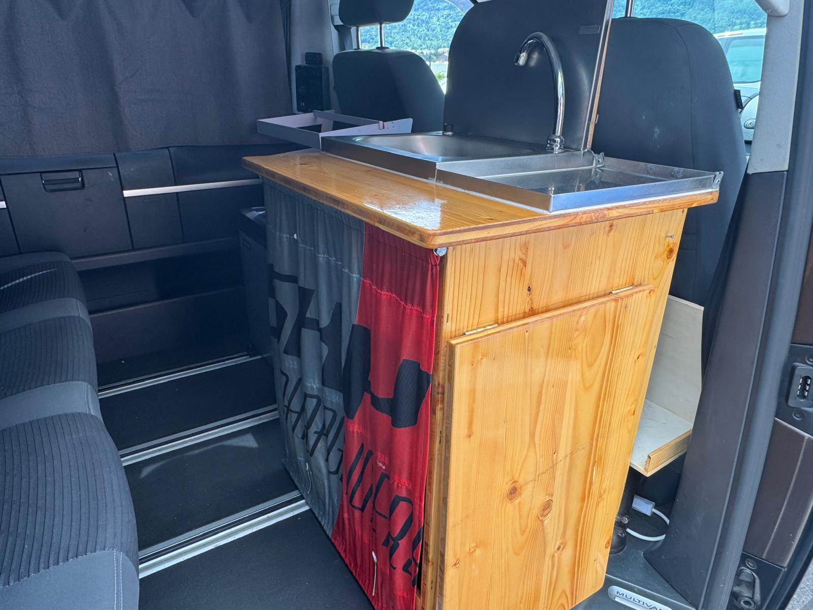 VW T5 Multivan 2.0 TDI Couchage (Véhicule aménagé) Attelage - Panneau Solaire - Webasto-image-20