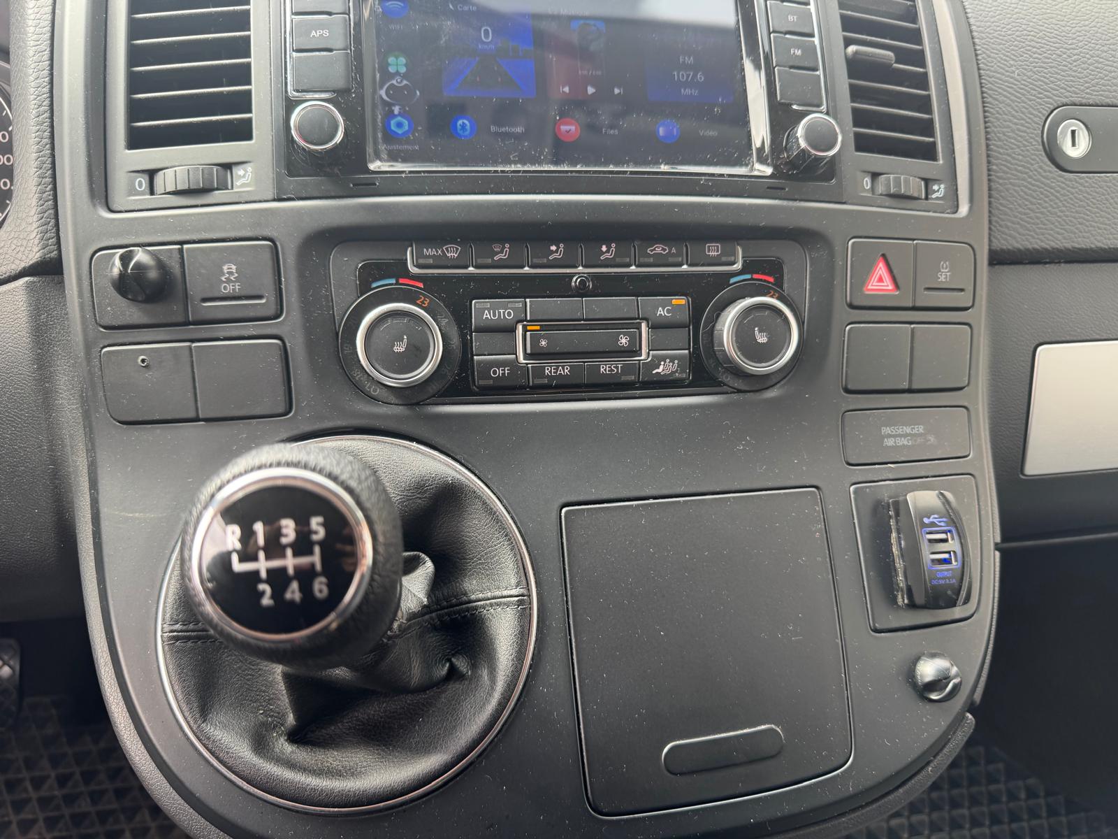 VW T5 Multivan 2.0 TDI Couchage (Véhicule aménagé) Attelage - Panneau Solaire - Webasto-image-17