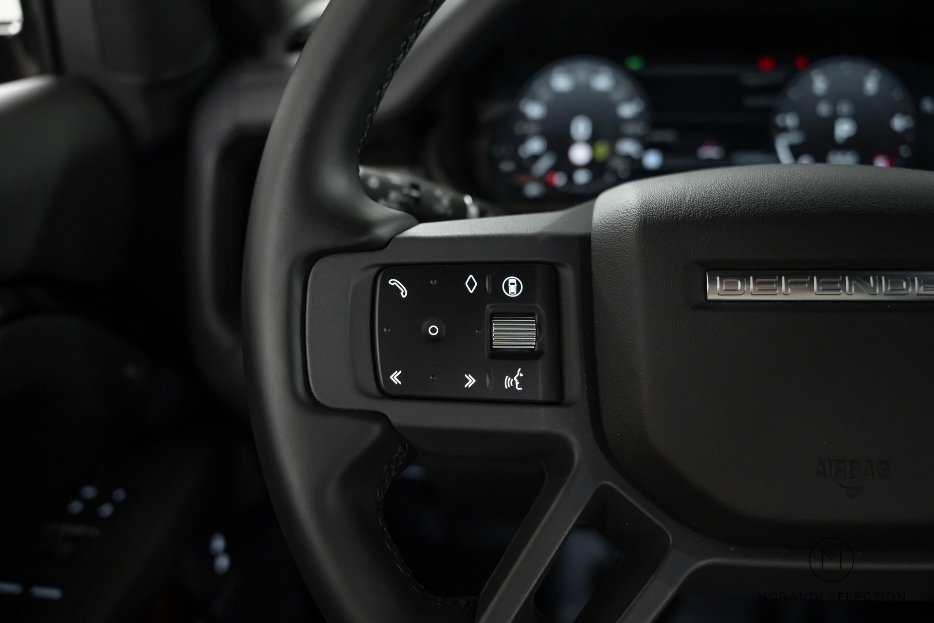 LAND ROVER Defender 110 3.0 D I6 300 X-Dynamic HSE-image-13