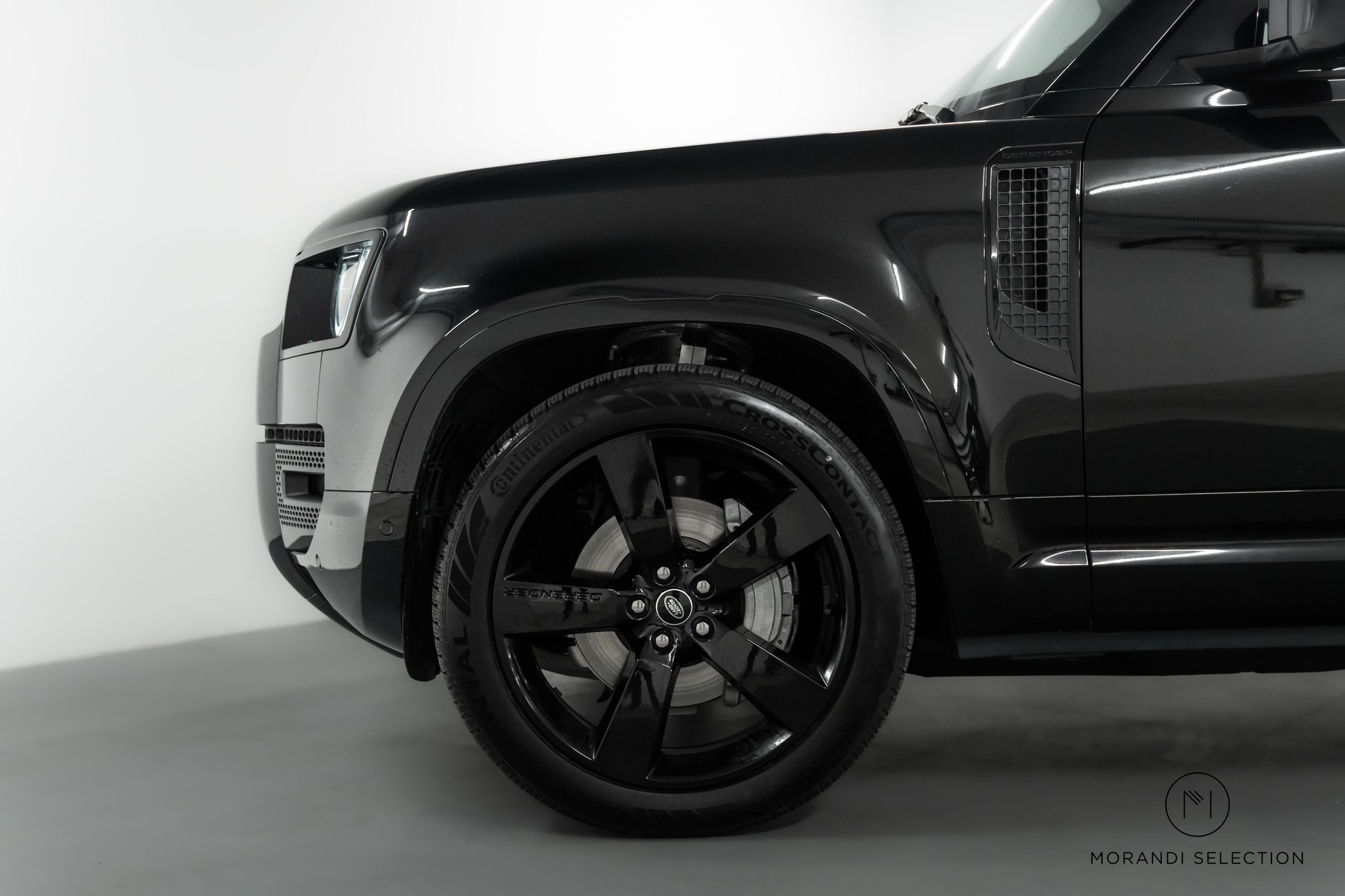 LAND ROVER Defender 110 3.0 D I6 300 X-Dynamic HSE-showroom-element-3