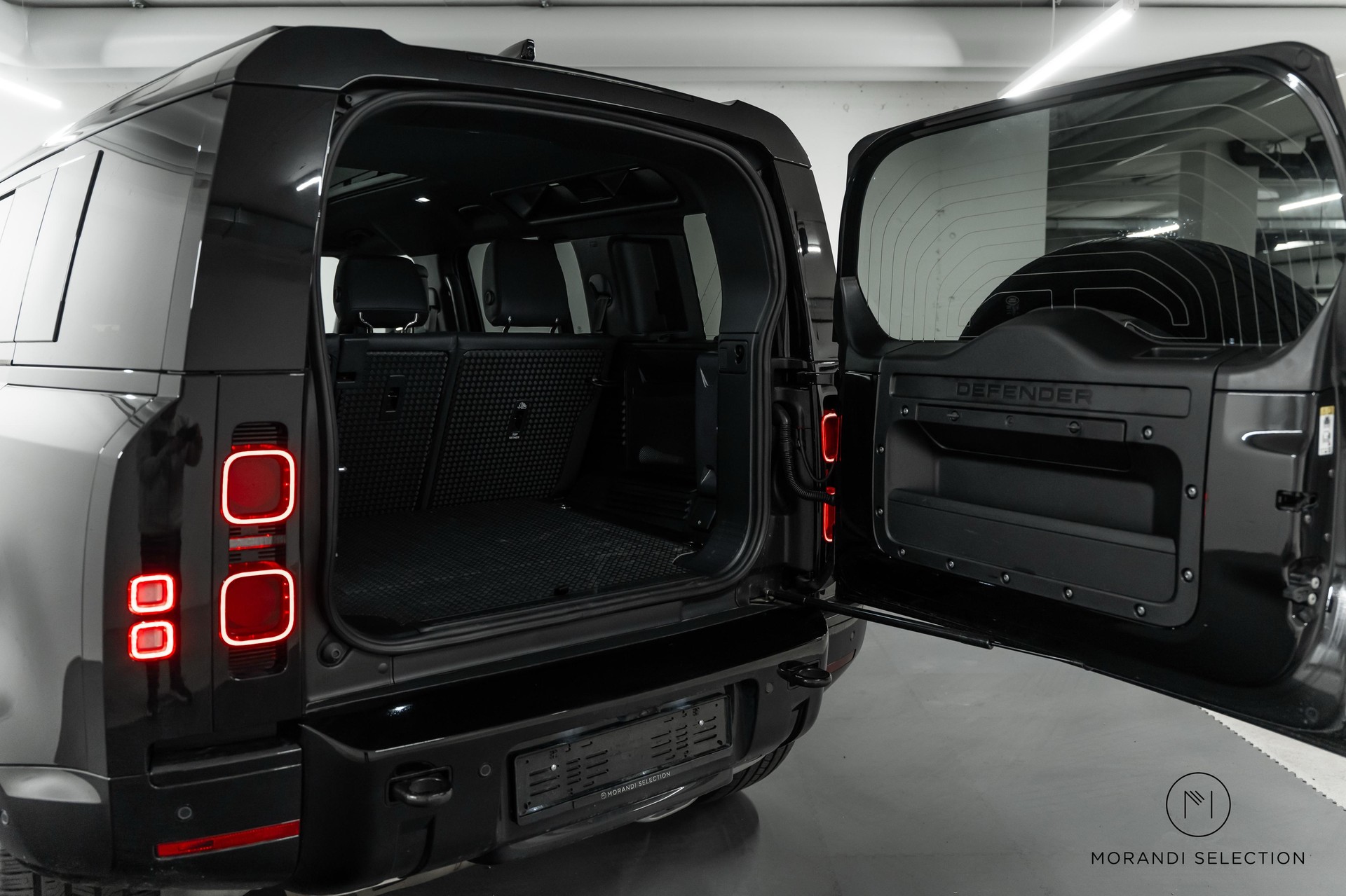 LAND ROVER Defender 110 3.0 D I6 300 X-Dynamic HSE-image-7