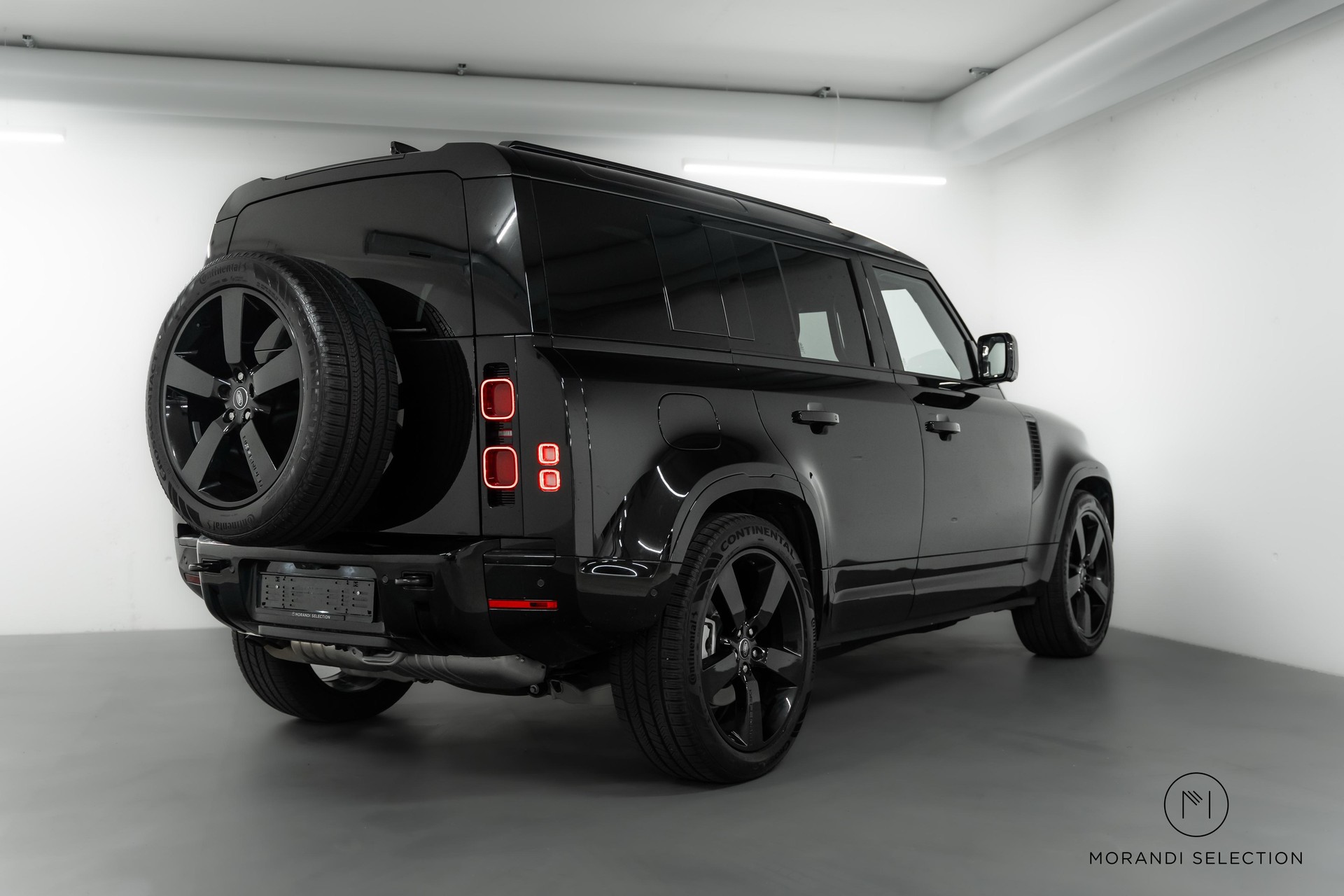 LAND ROVER Defender 110 3.0 D I6 300 X-Dynamic HSE-image-8