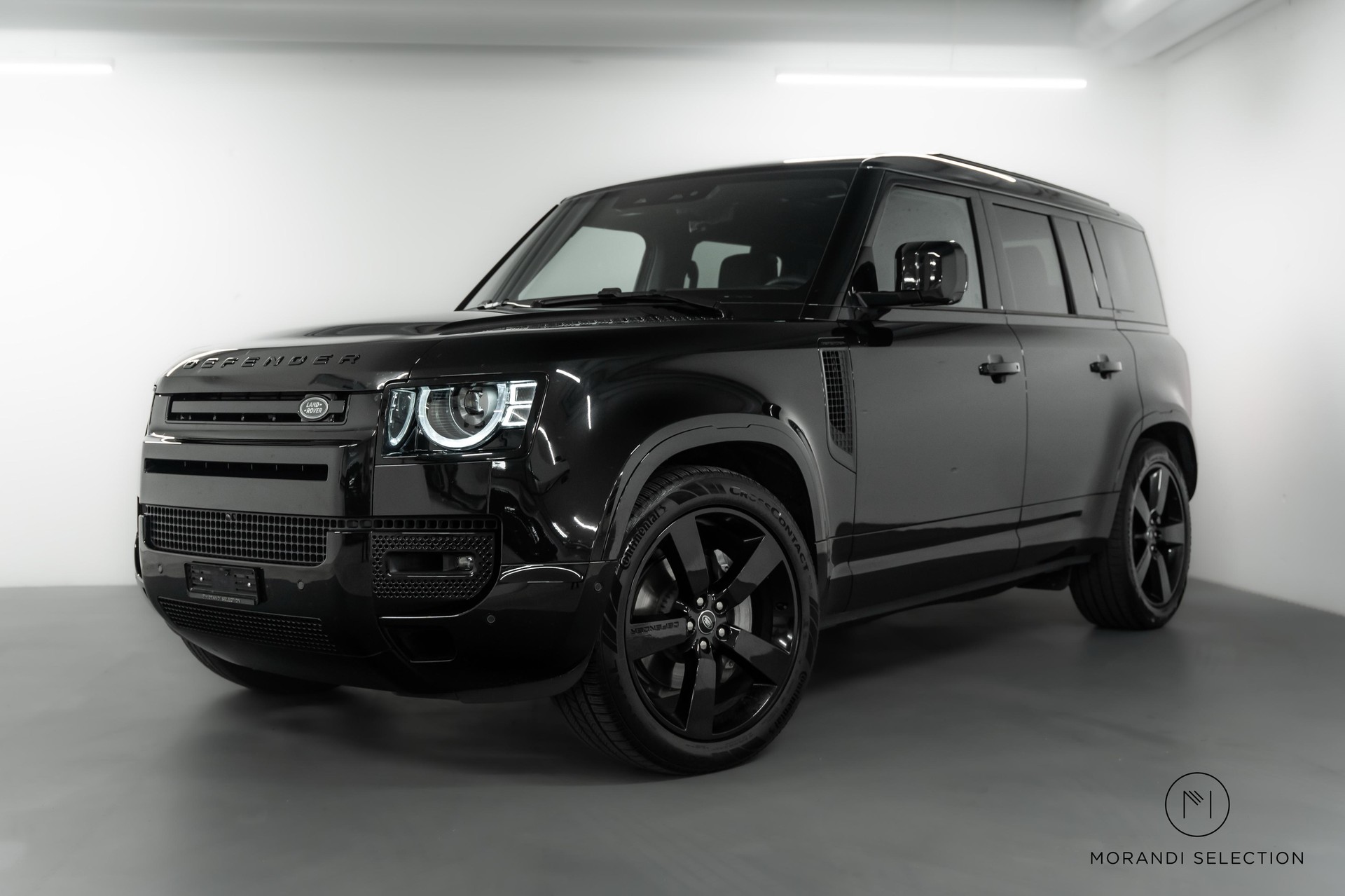 LAND ROVER Defender 110 3.0 D I6 300 X-Dynamic HSE-showroom-element-1