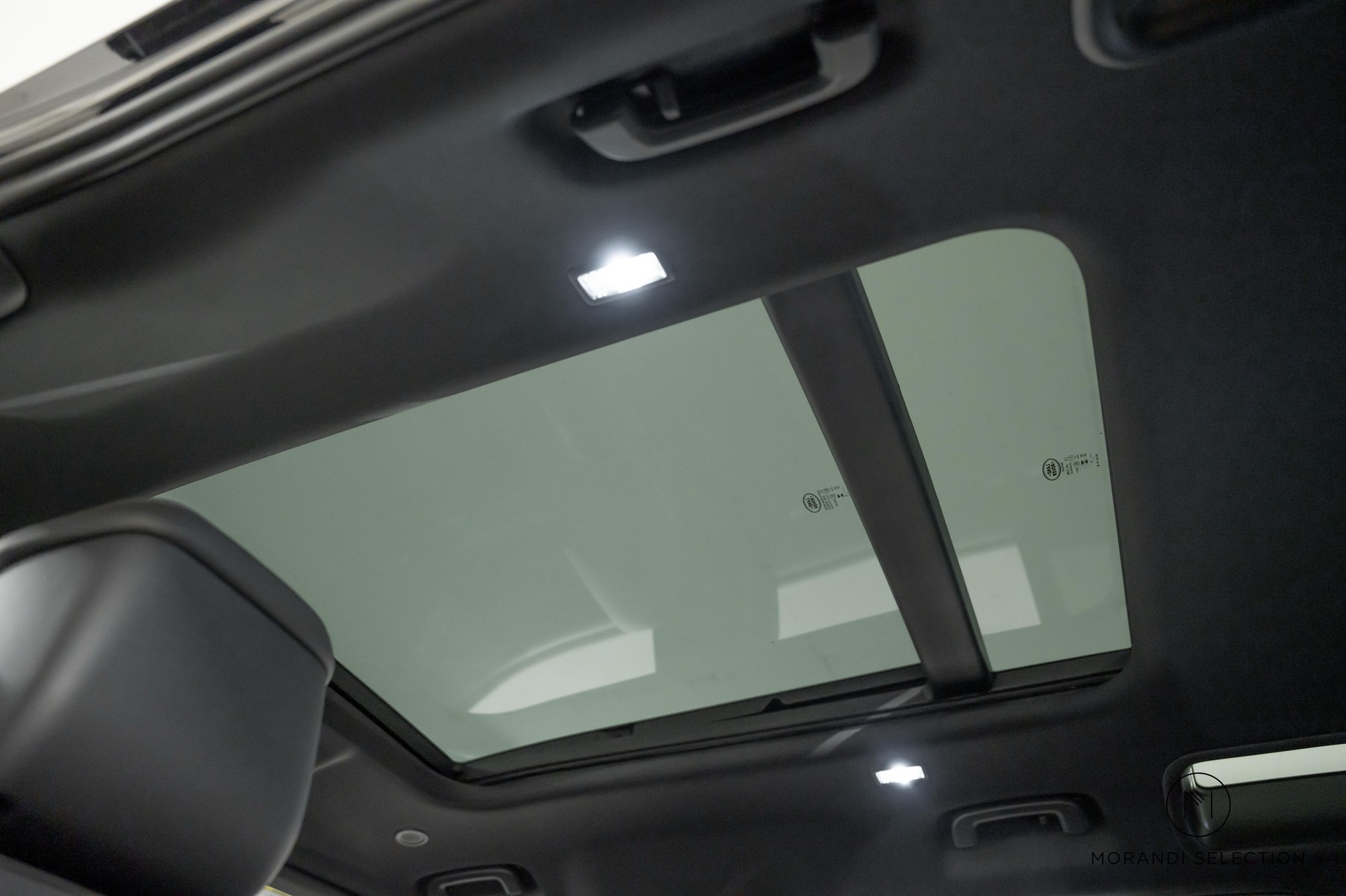 LAND ROVER Defender 110 3.0 D I6 300 X-Dynamic HSE-image-23