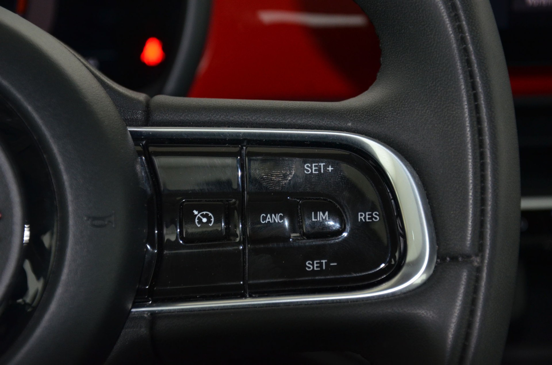 FIAT 500 Electric Red Edition-image-21