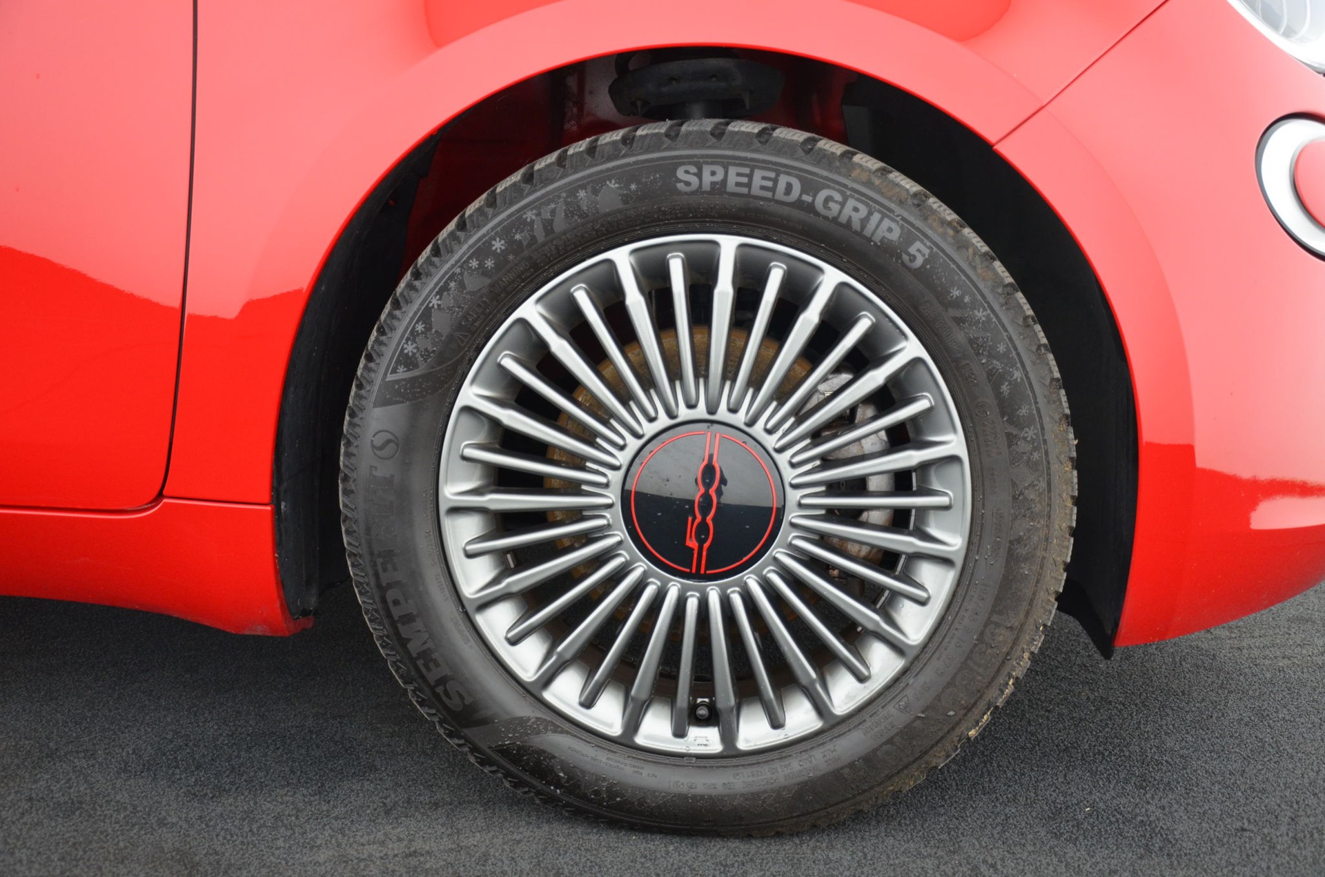 FIAT 500 Electric Red Edition-image-9