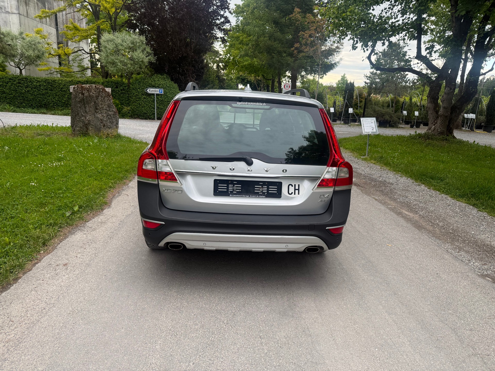 VOLVO XC70 D4 AWD Momentum Geartronic-image-4