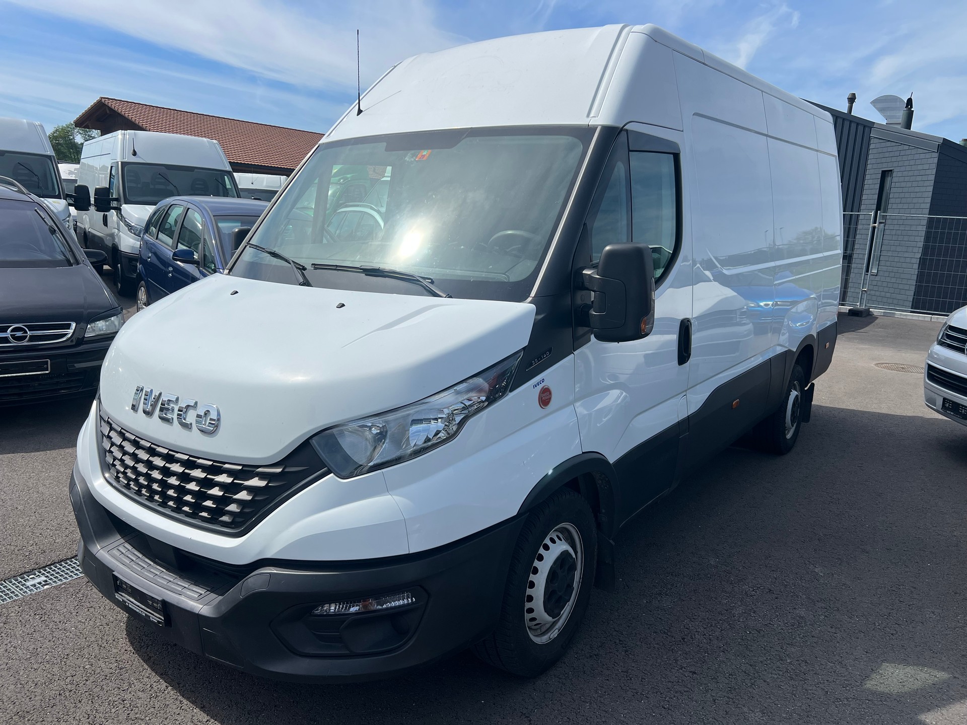 IVECO 35S14V Attelage 3.5t Charge utile 1080Kg
