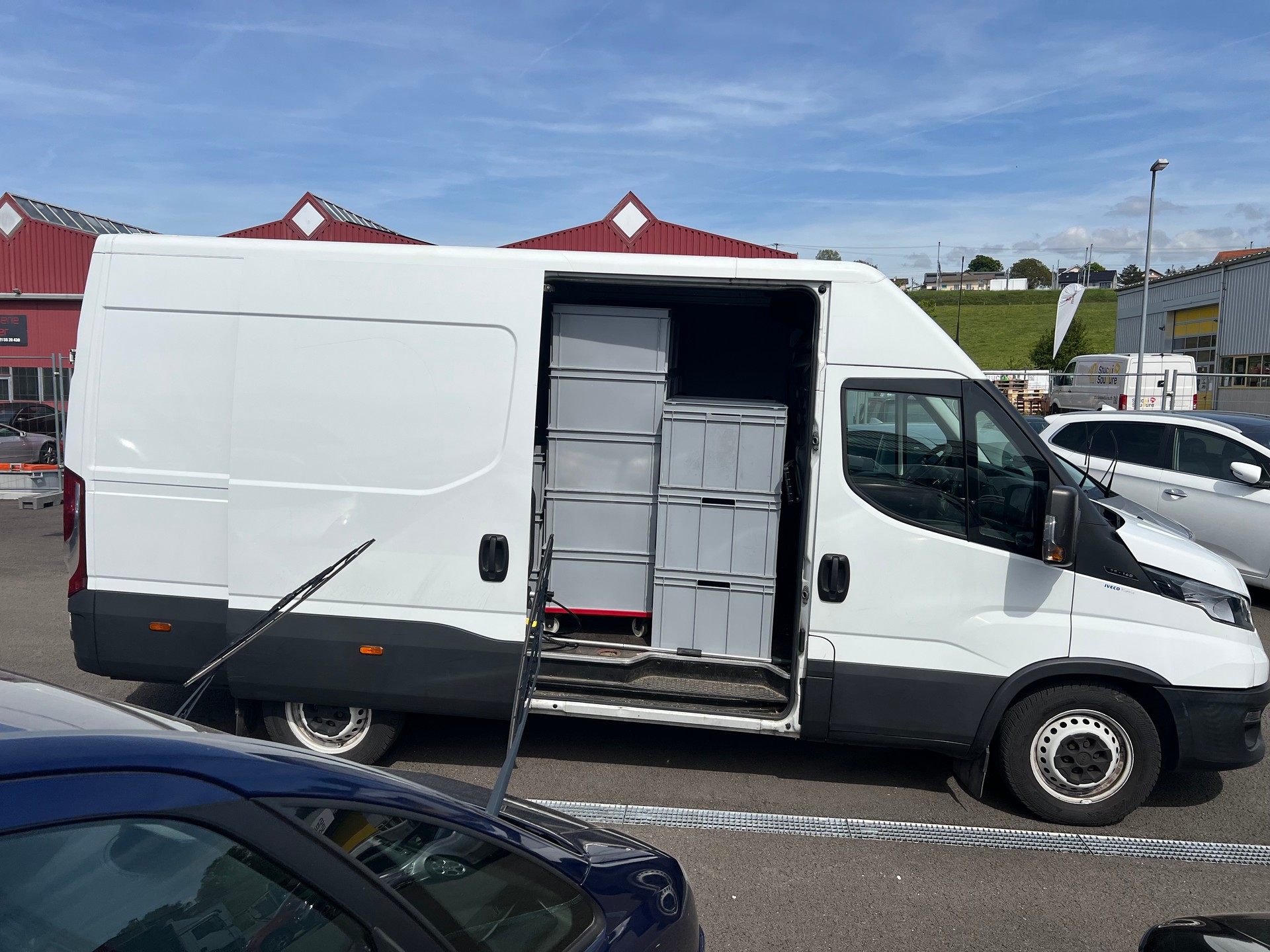 IVECO 35S14V Attelage 3.5t Charge utile 1080Kg-image-4