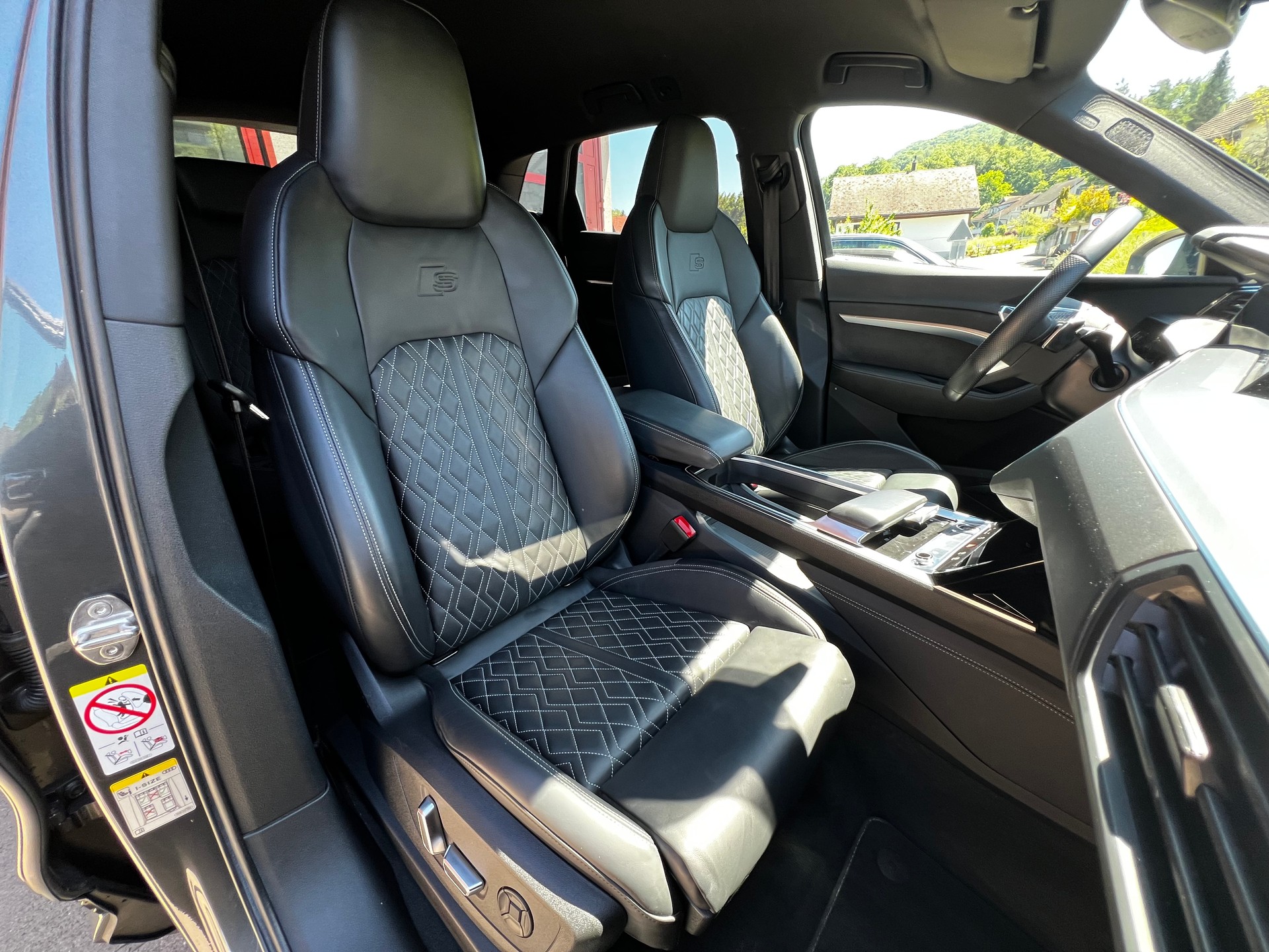 AUDI e-tron 55 S Line Black Edition quattro / SoH 93%-image-8