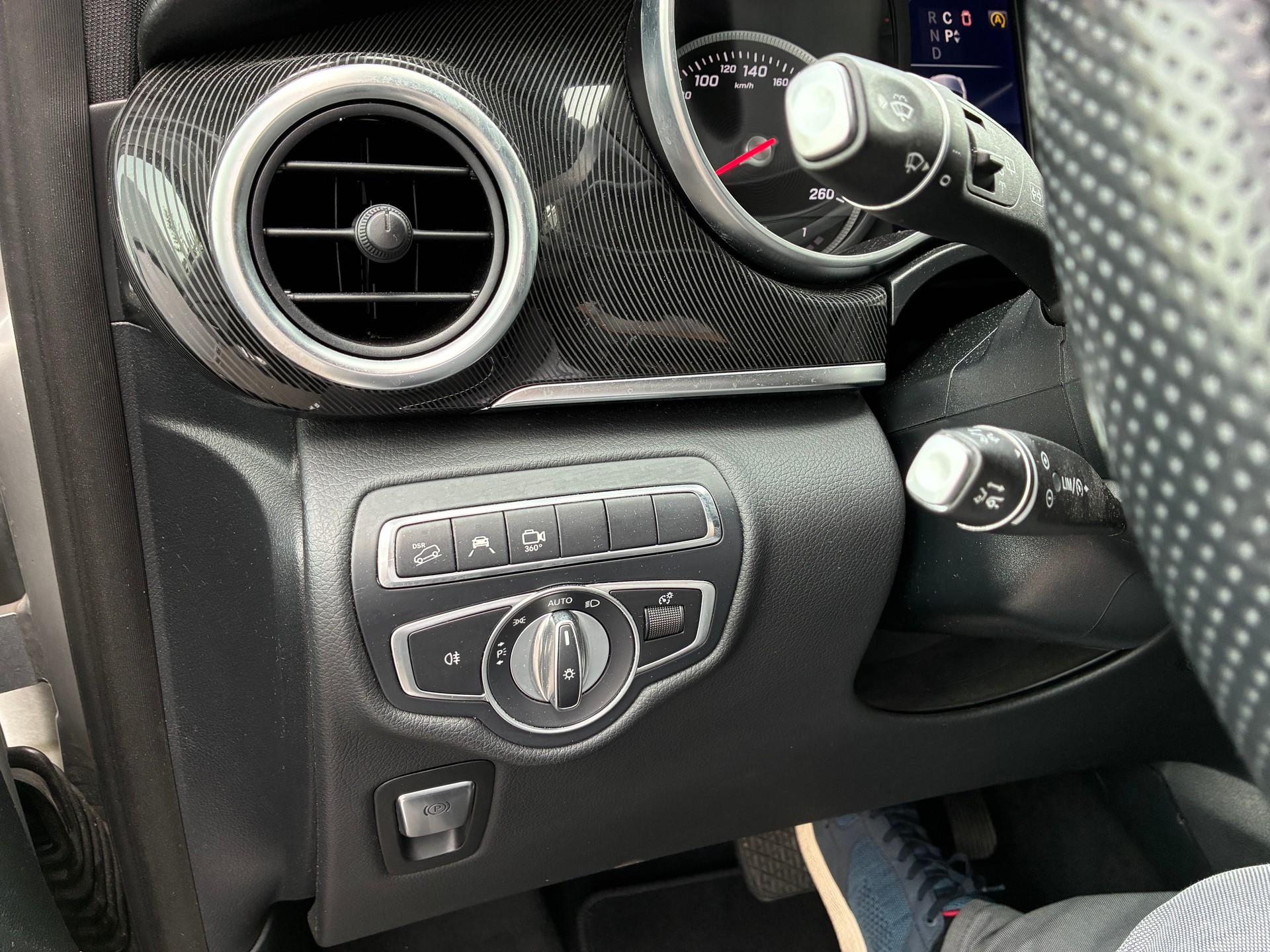 MERCEDES-BENZ V 220 d kurz 4matic-image-9