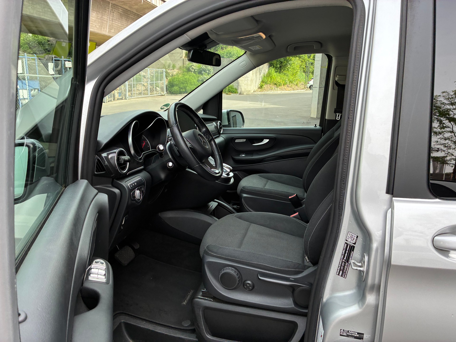 MERCEDES-BENZ V 220 d kurz 4matic-image-4