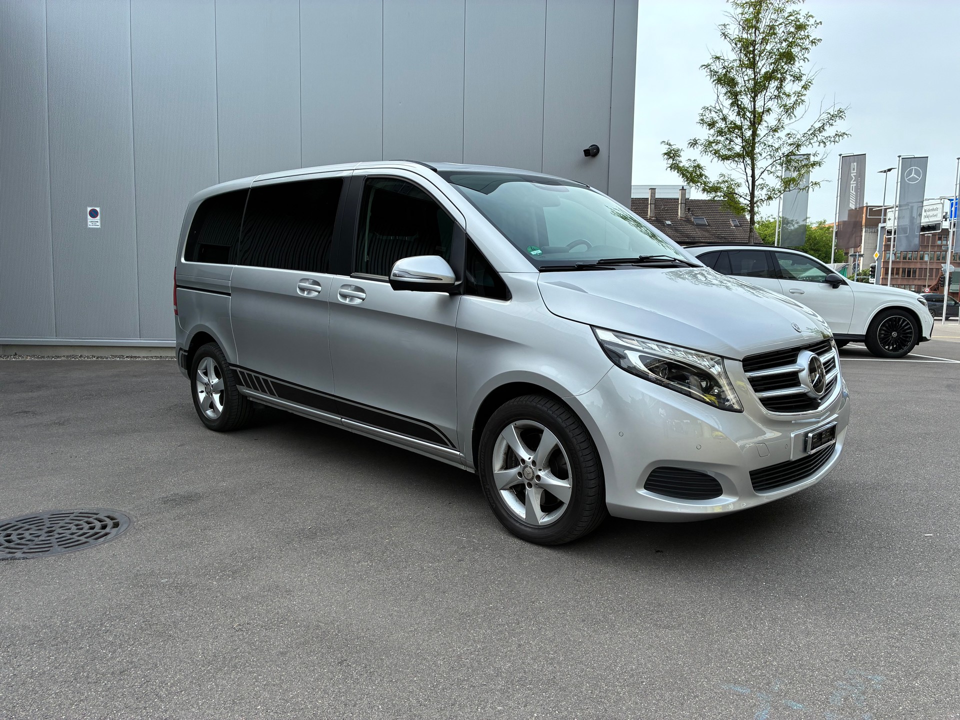 MERCEDES-BENZ V 220 d kurz 4matic-image-1