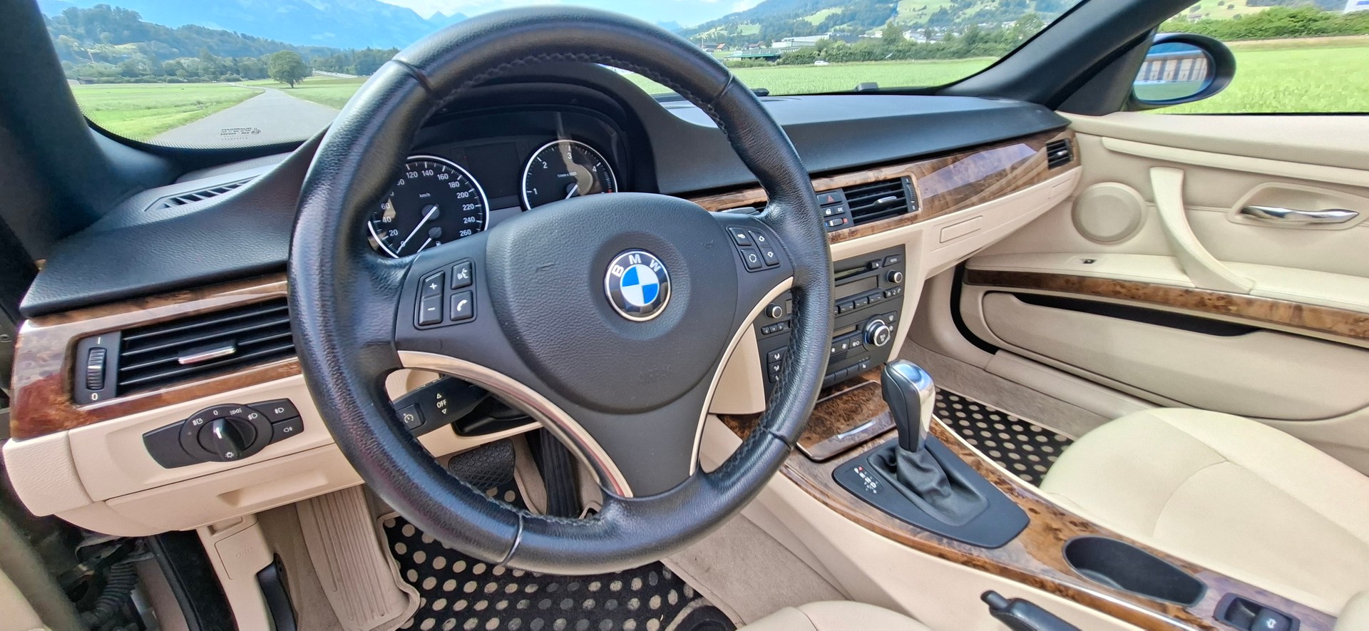 BMW 320d Cabriolet Steptronic-image-4