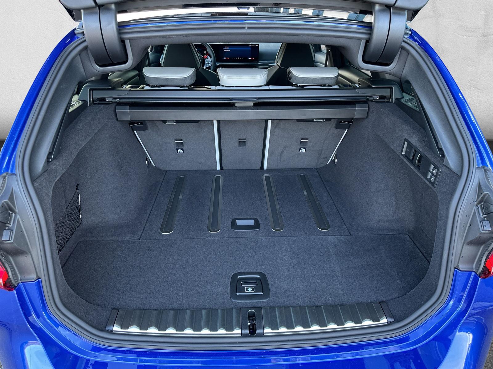 BMW M3 Competition xDrive Touring G81 (CH) ** Portimao Bleu ** 📍-image-9