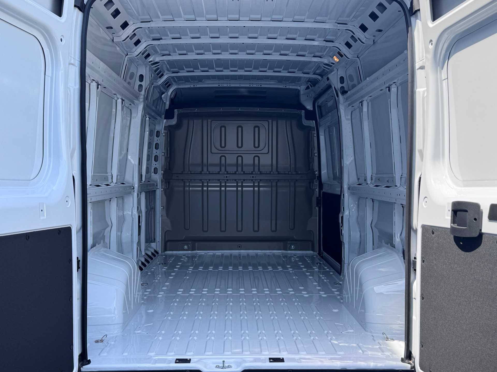 OPEL Movano 2.2 d 3,5t L3H2+3 Plätzer+Navigation+Bluetooth+Rückfahrkamera+Flügeltüren hinten 270°+Lederlenkrad+DAB+1'347 kg Nutzlast+-image-8
