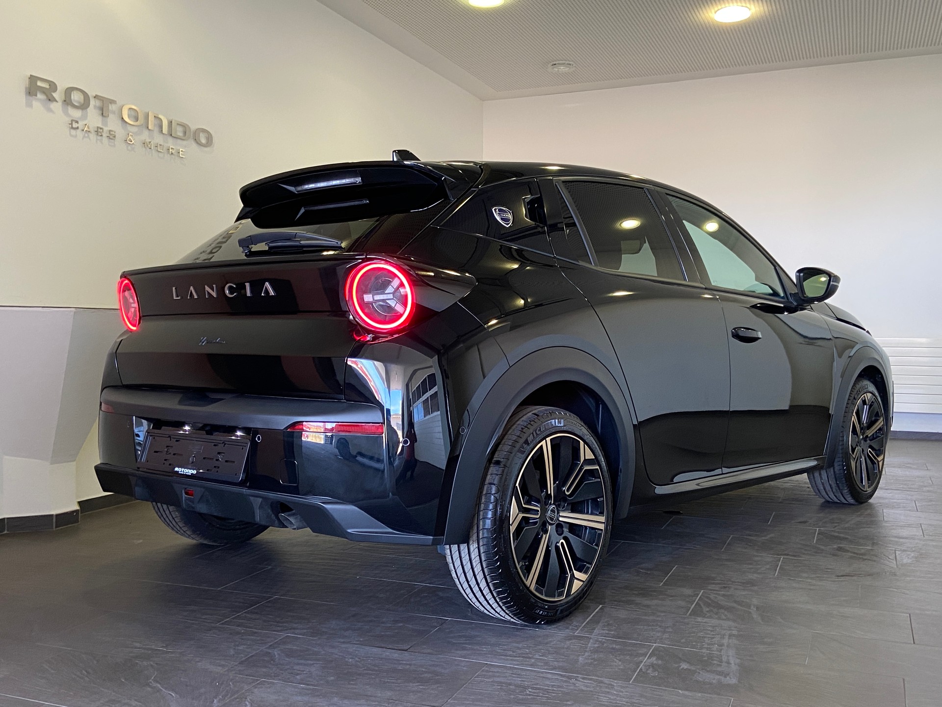 LANCIA Ypsilon 1.2 HF Line-showroom-element-1