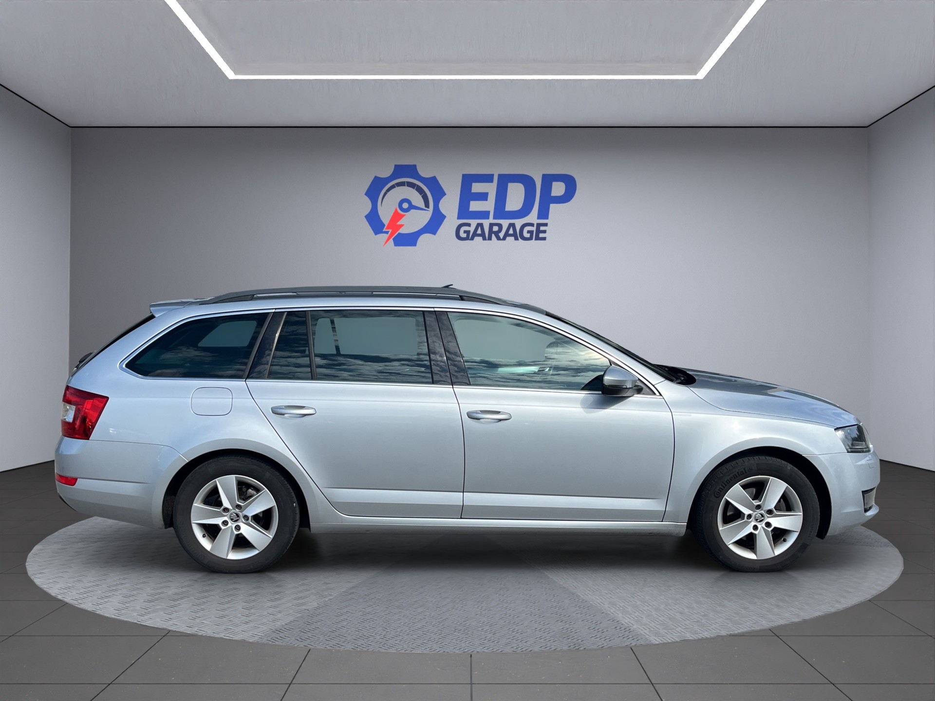 SKODA Octavia Combi 2.0 TDI Elegance DSG-image-4