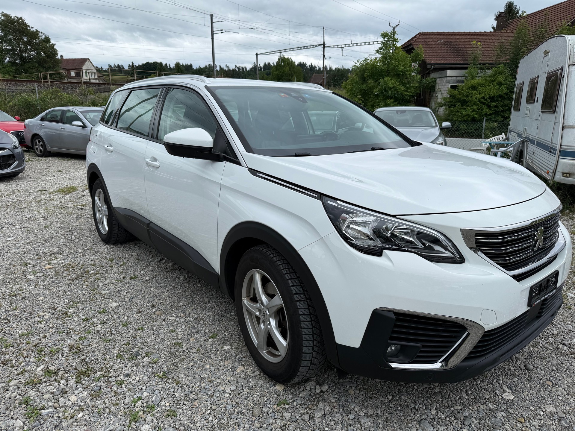 PEUGEOT 5008 1.5 BlueHDi Active ETA-image-1