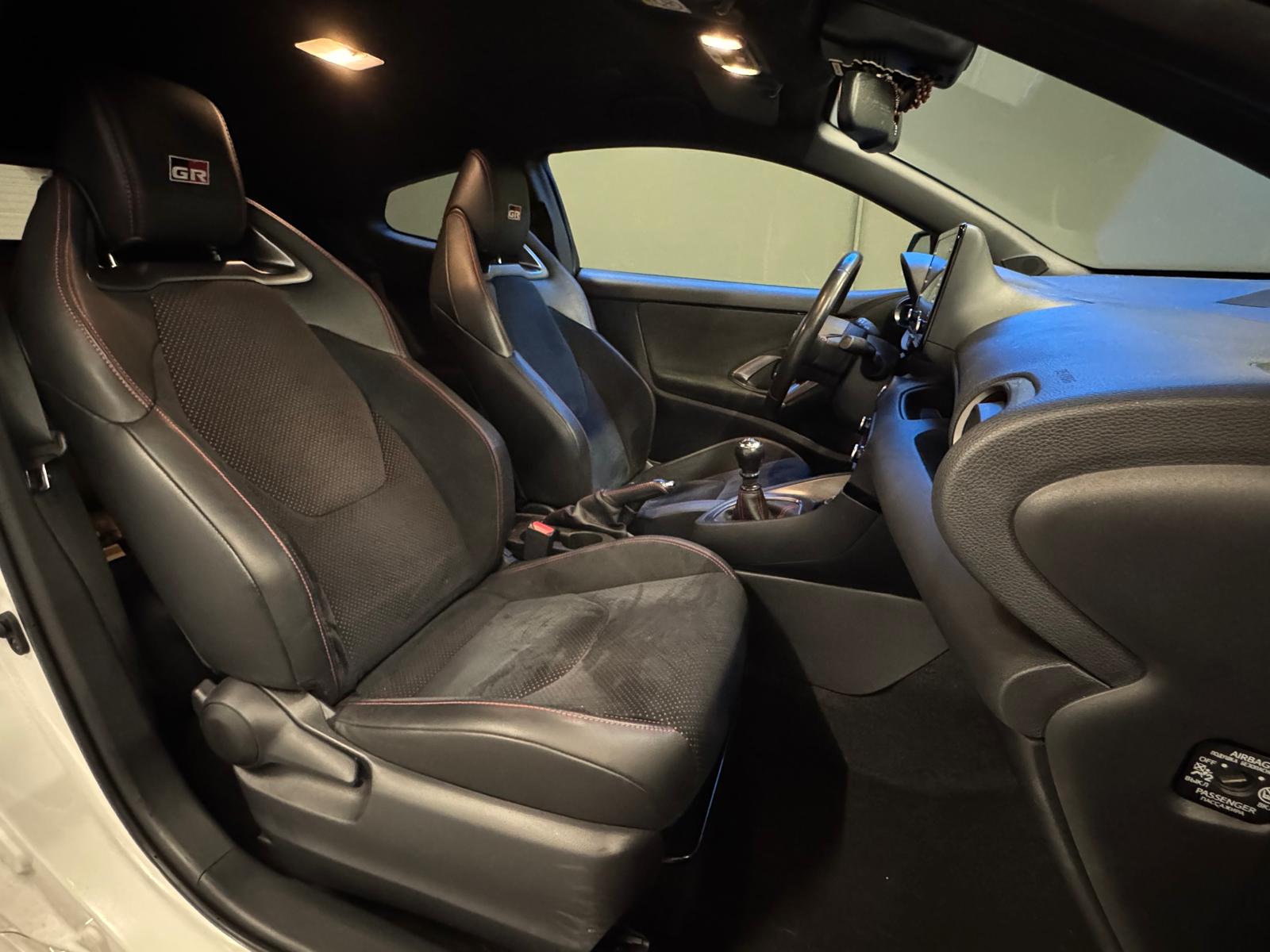 TOYOTA Yaris 1.6 GR Sport-image-11