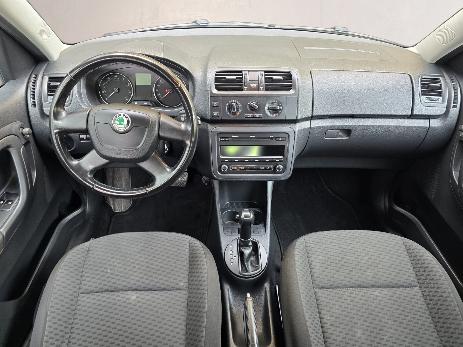 SKODA Roomster 1.2 TSI Elegance DSG-image-11