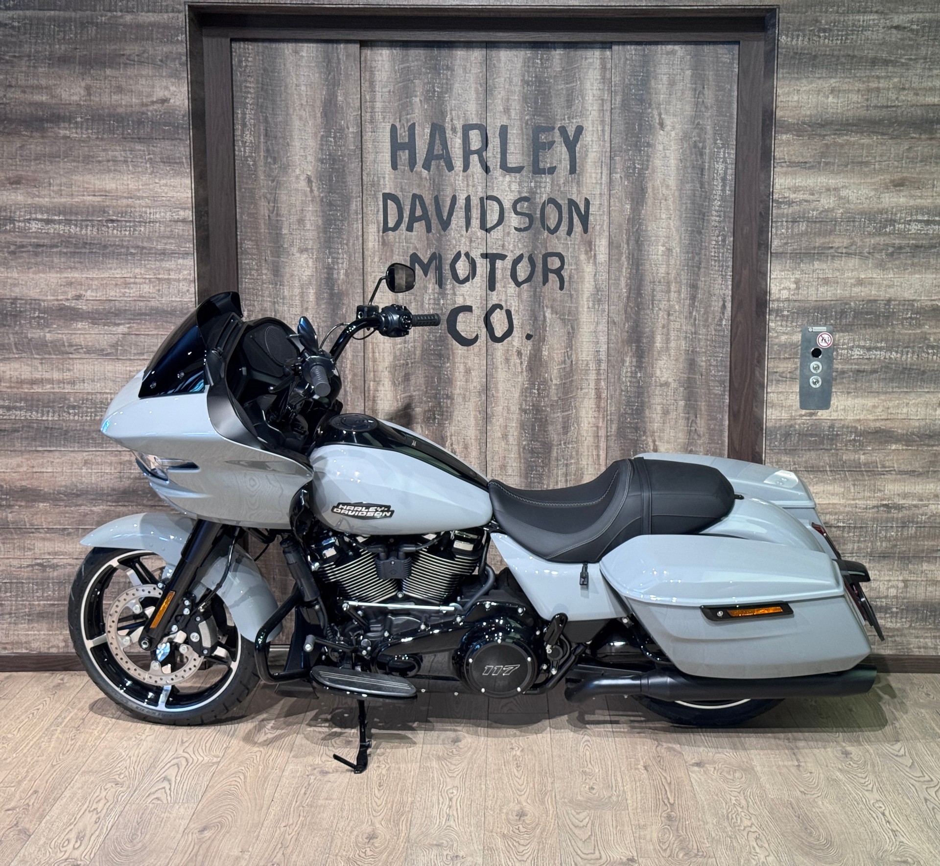 HARLEY-DAVIDSON FLTRX Road Glide 117-showroom-element-3