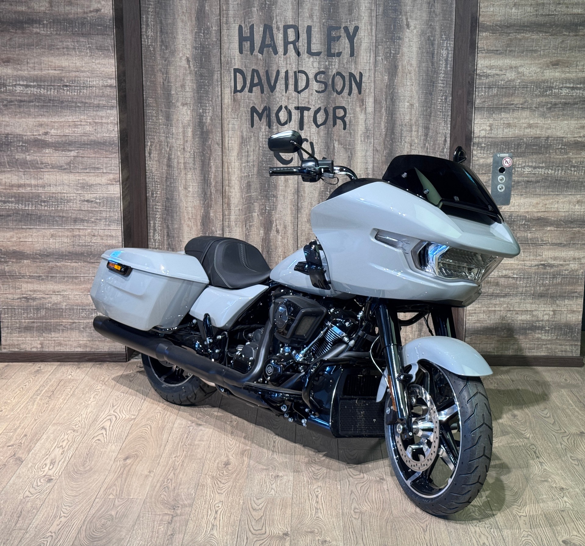 HARLEY-DAVIDSON FLTRX Road Glide 117-showroom-element-1