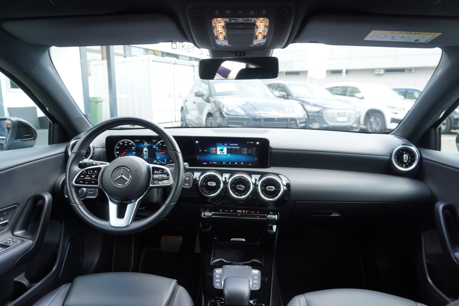 MERCEDES-BENZ A 180 Style 7G-DCT-image-12