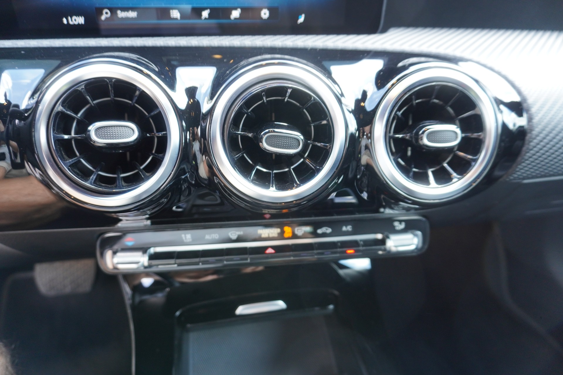 MERCEDES-BENZ A 180 Style 7G-DCT-image-17