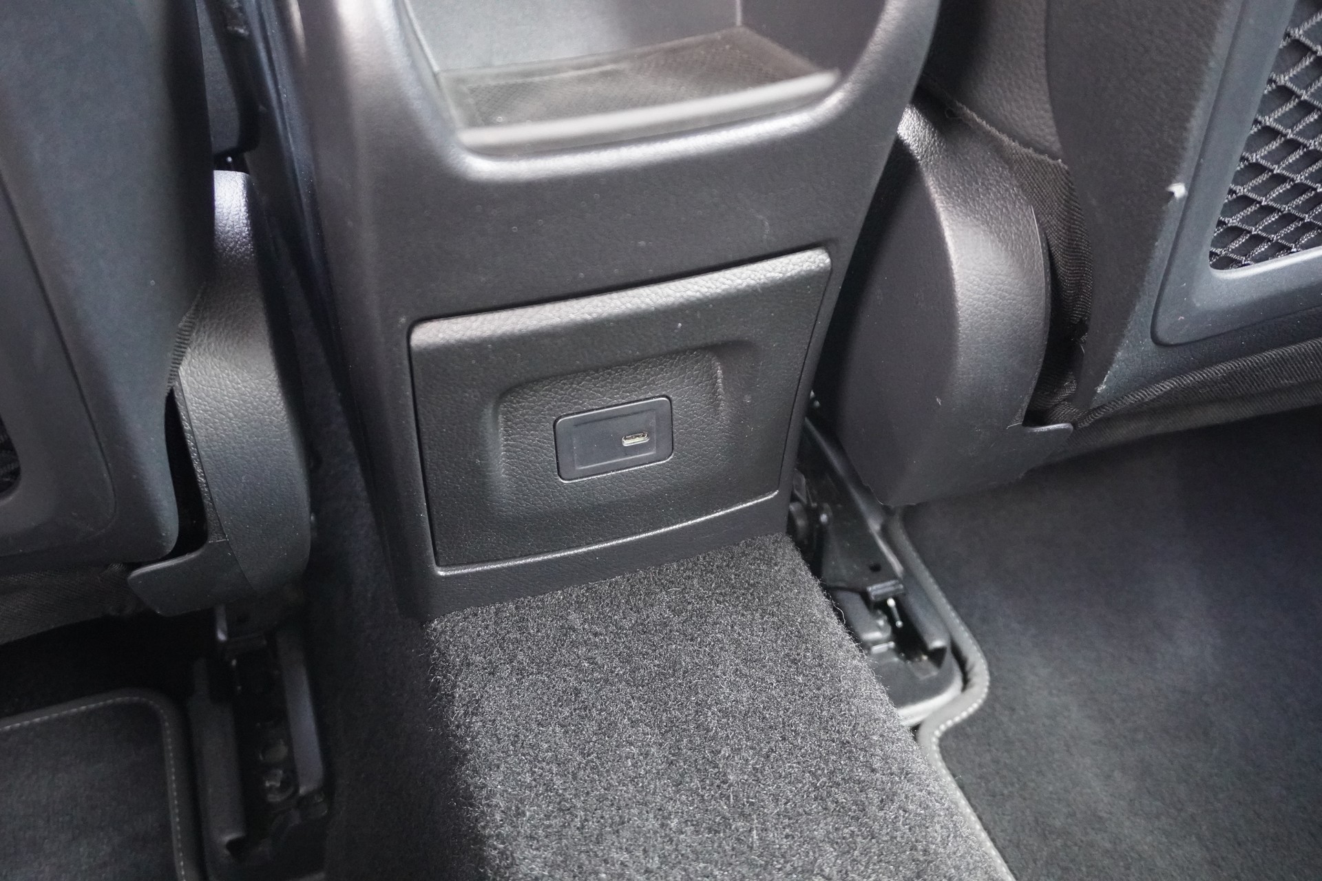 MERCEDES-BENZ A 180 Style 7G-DCT-image-11