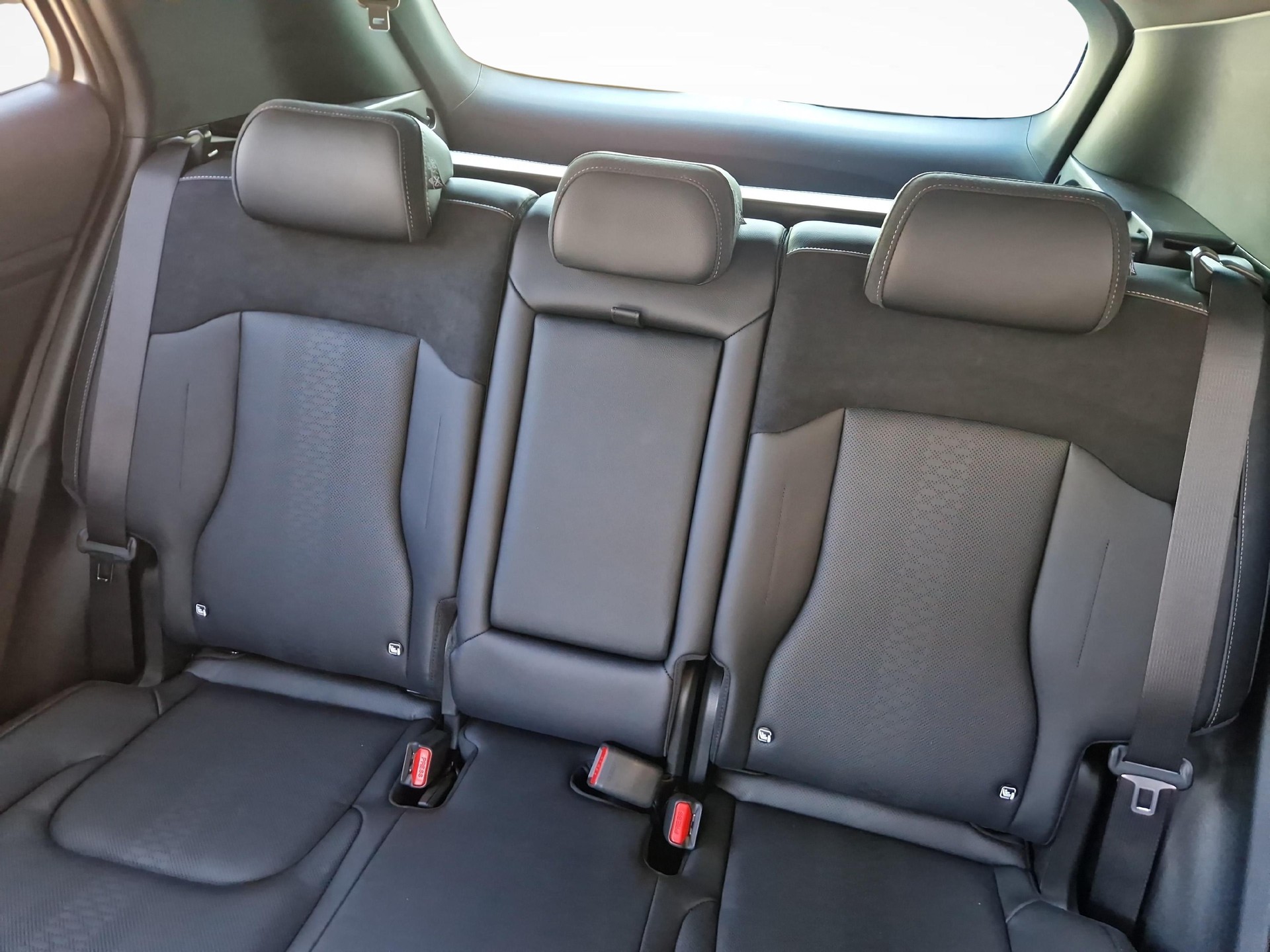 KIA Sportage 1.6 T-GDi Hybrid Black Edition-image-10