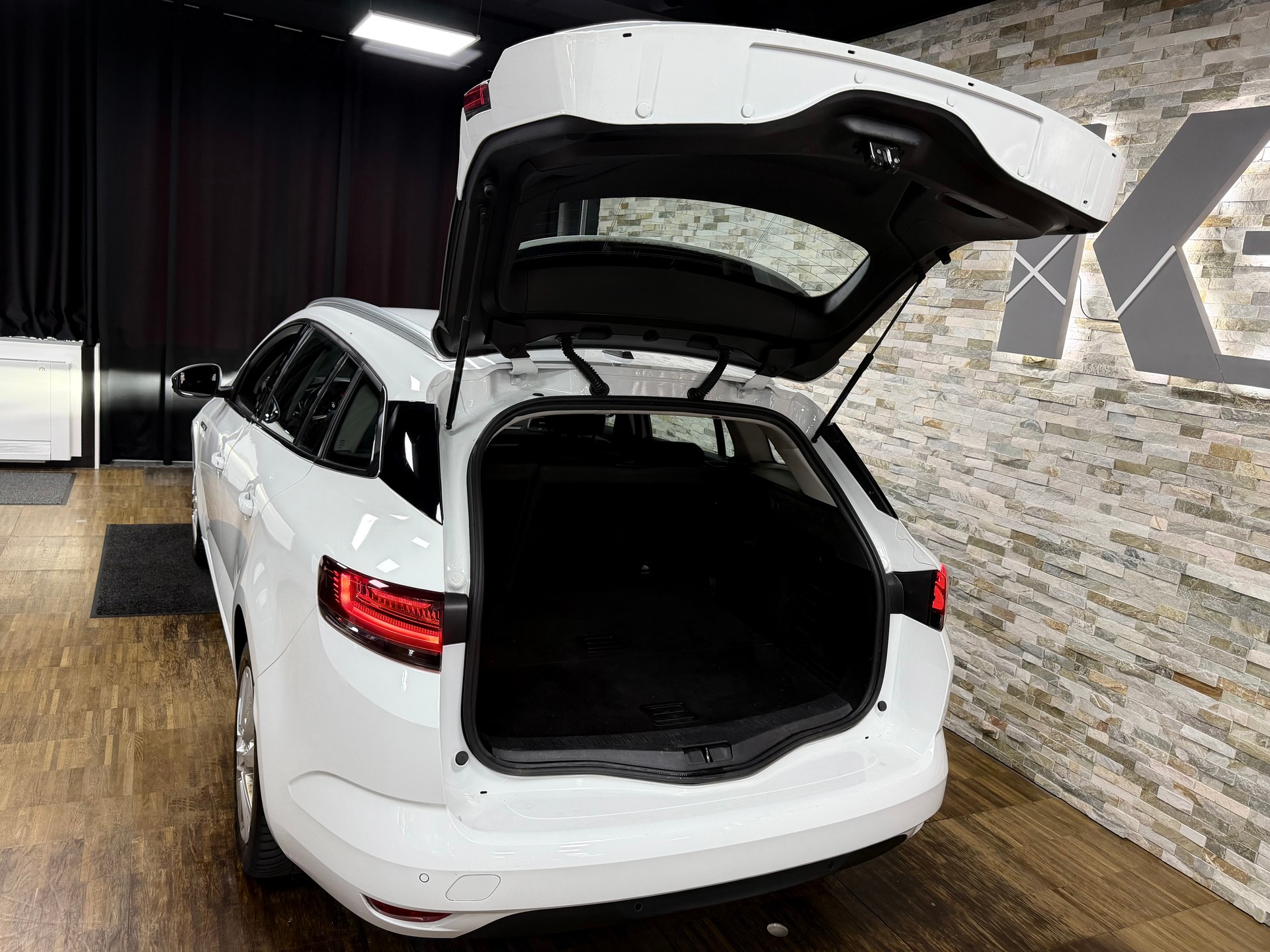 RENAULT Mégane Grandtour 1.5 dCi Business EDC-image-16