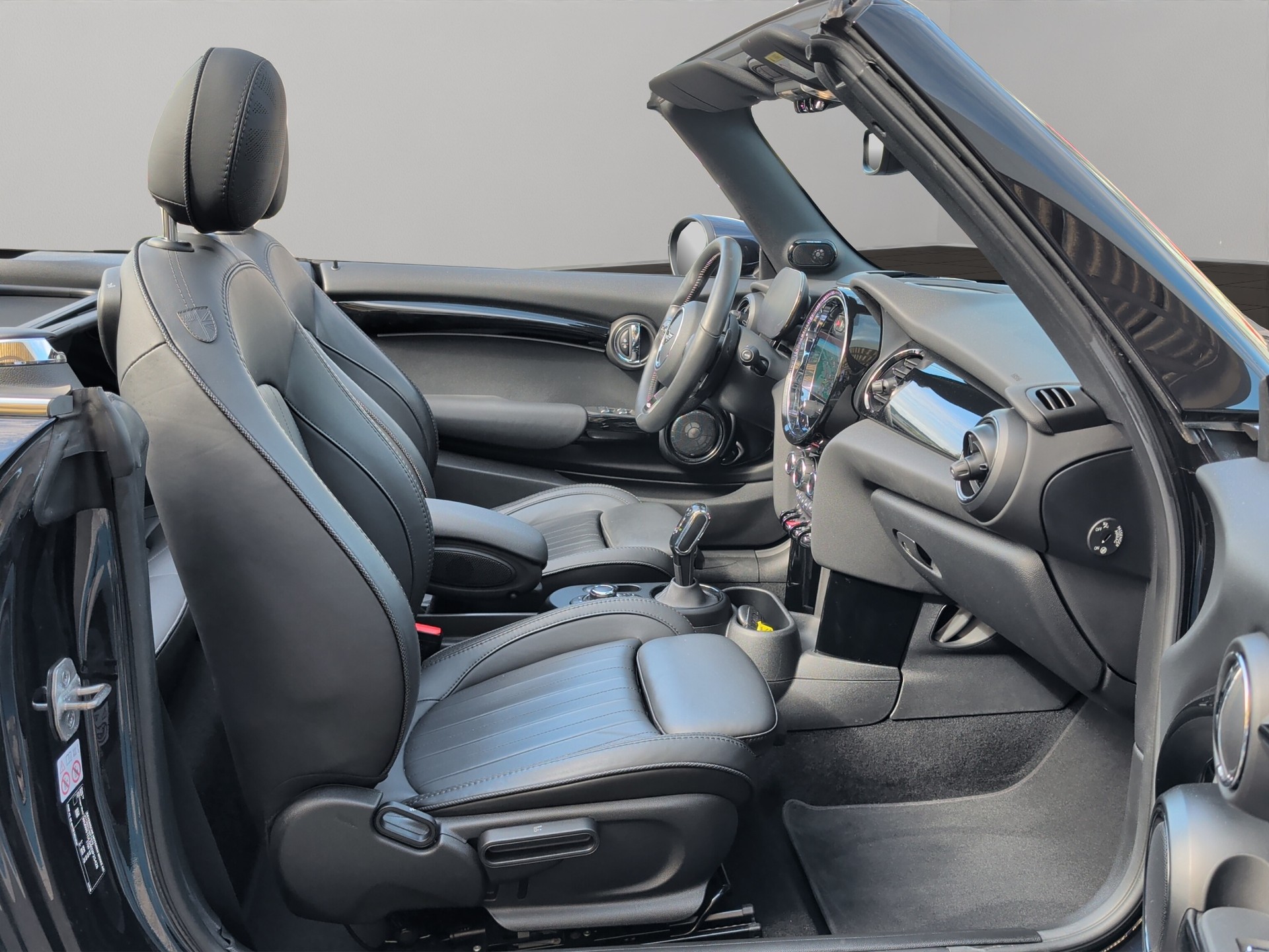 MINI Cooper John Cooper Works Cabriolet Steptronic-image-18