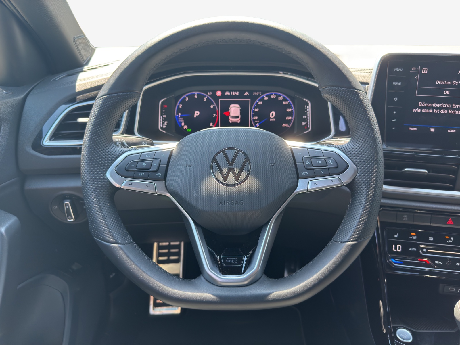 VW T-Roc 2.0 TSI R-Line DSG 4Motion-image-9