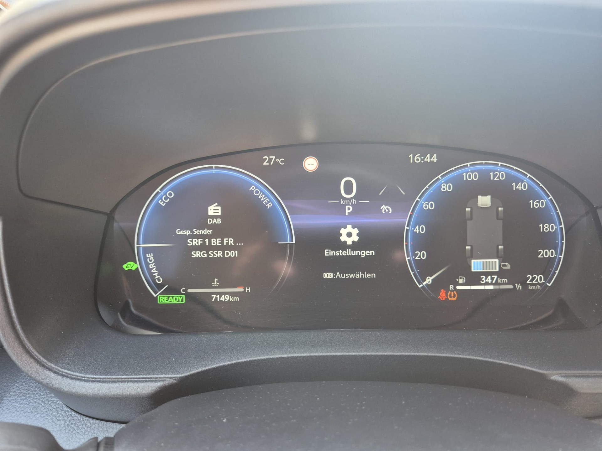TOYOTA Yaris 1.5 Premium e-CVT-image-4
