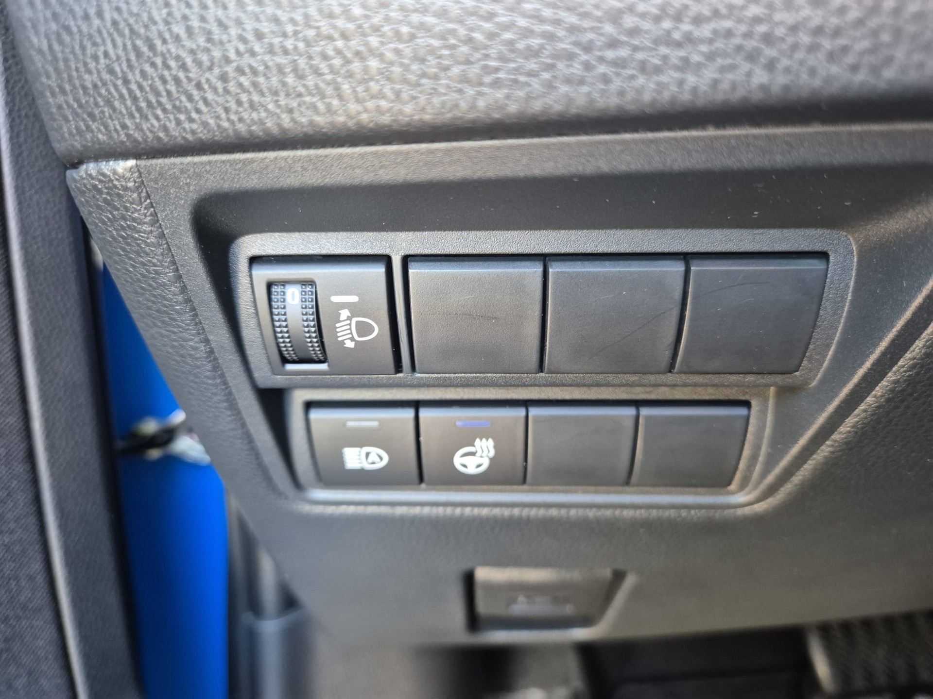 TOYOTA Yaris 1.5 Premium e-CVT-image-6