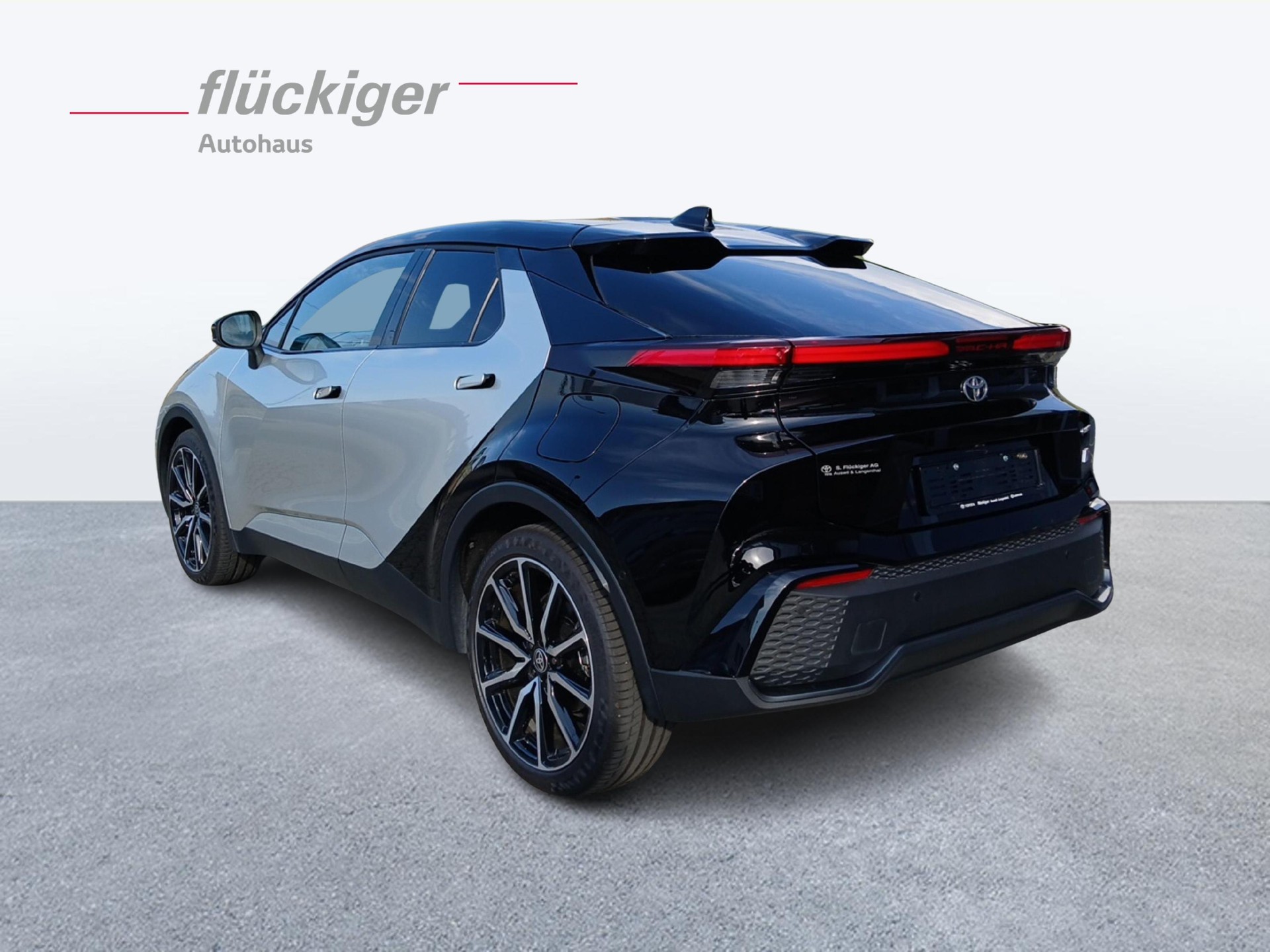 TOYOTA C-HR 2.0 PHEV GR Sport Premiere-showroom-element-2