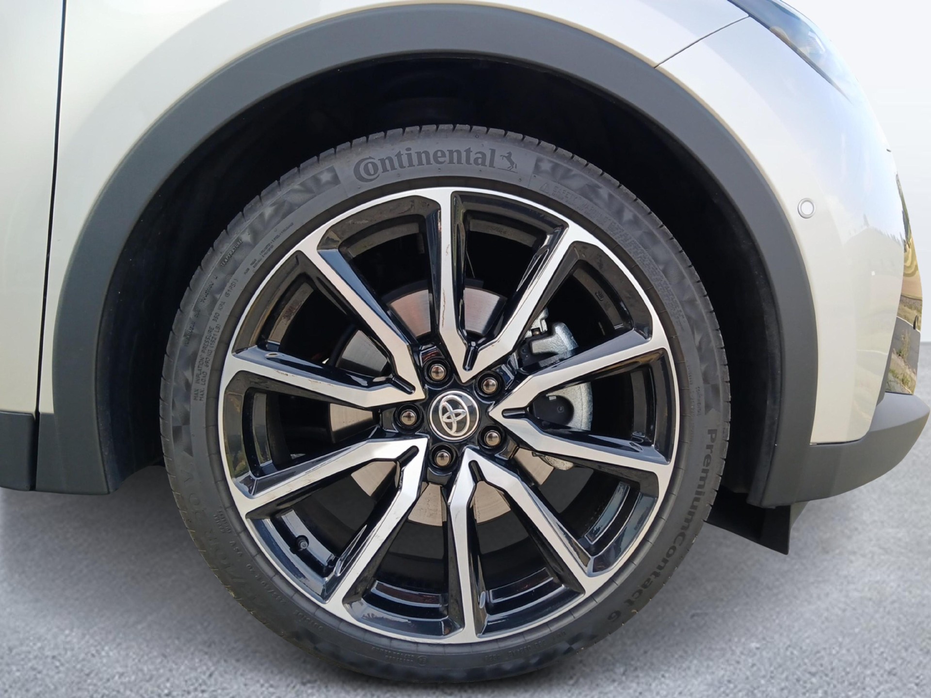 TOYOTA C-HR 2.0 PHEV GR Sport Premiere-image-15