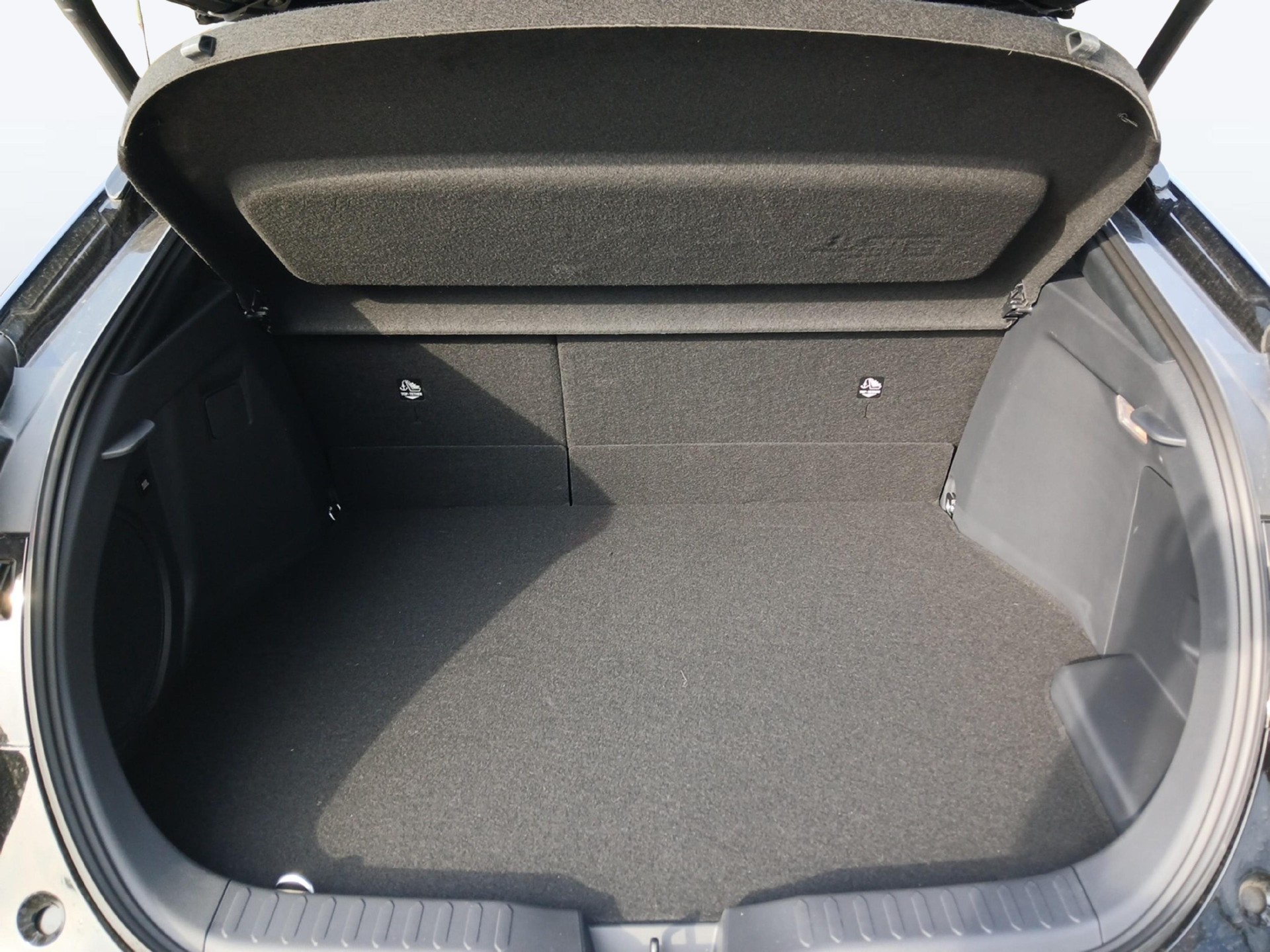 TOYOTA C-HR 2.0 PHEV GR Sport Premiere-image-10