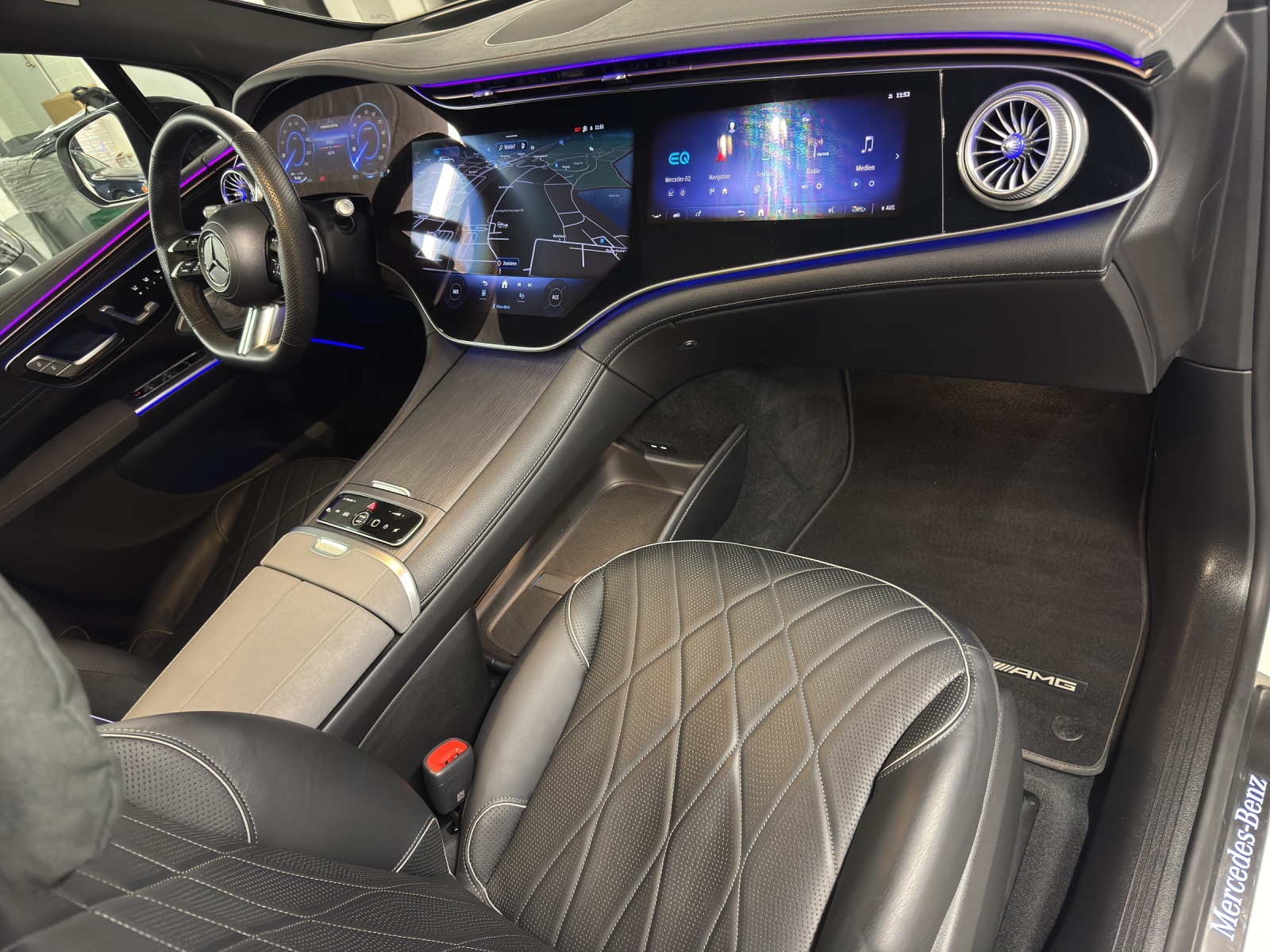MERCEDES-BENZ EQS 580 SUV Release Edition AMG Line 4Matic-image-11