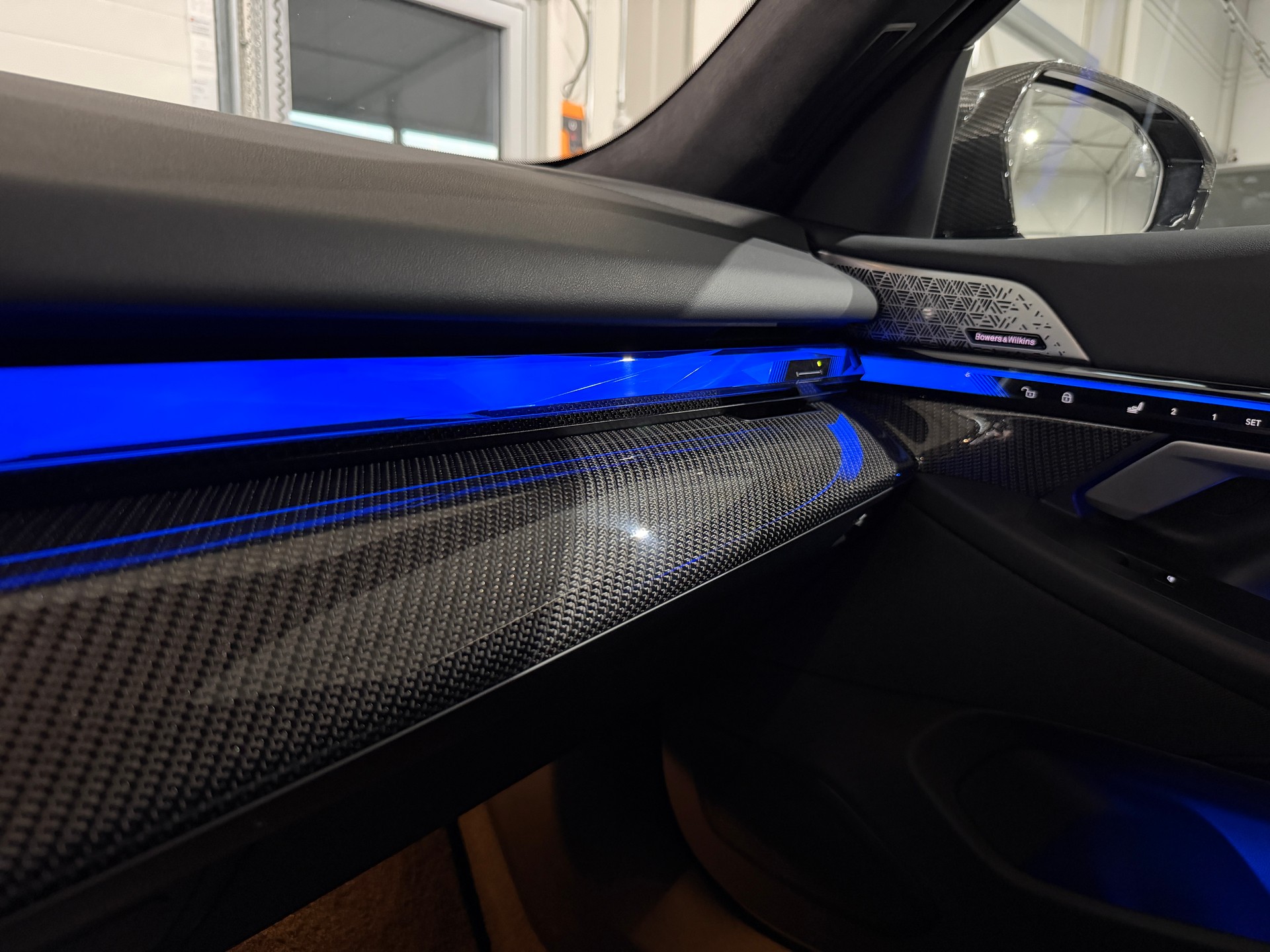 BMW M5 xDrive / CH-Fahrzeug inkl. Werksgarantie 02/2029 / PPF Folie ab Werk / Carbon Pack-image-12