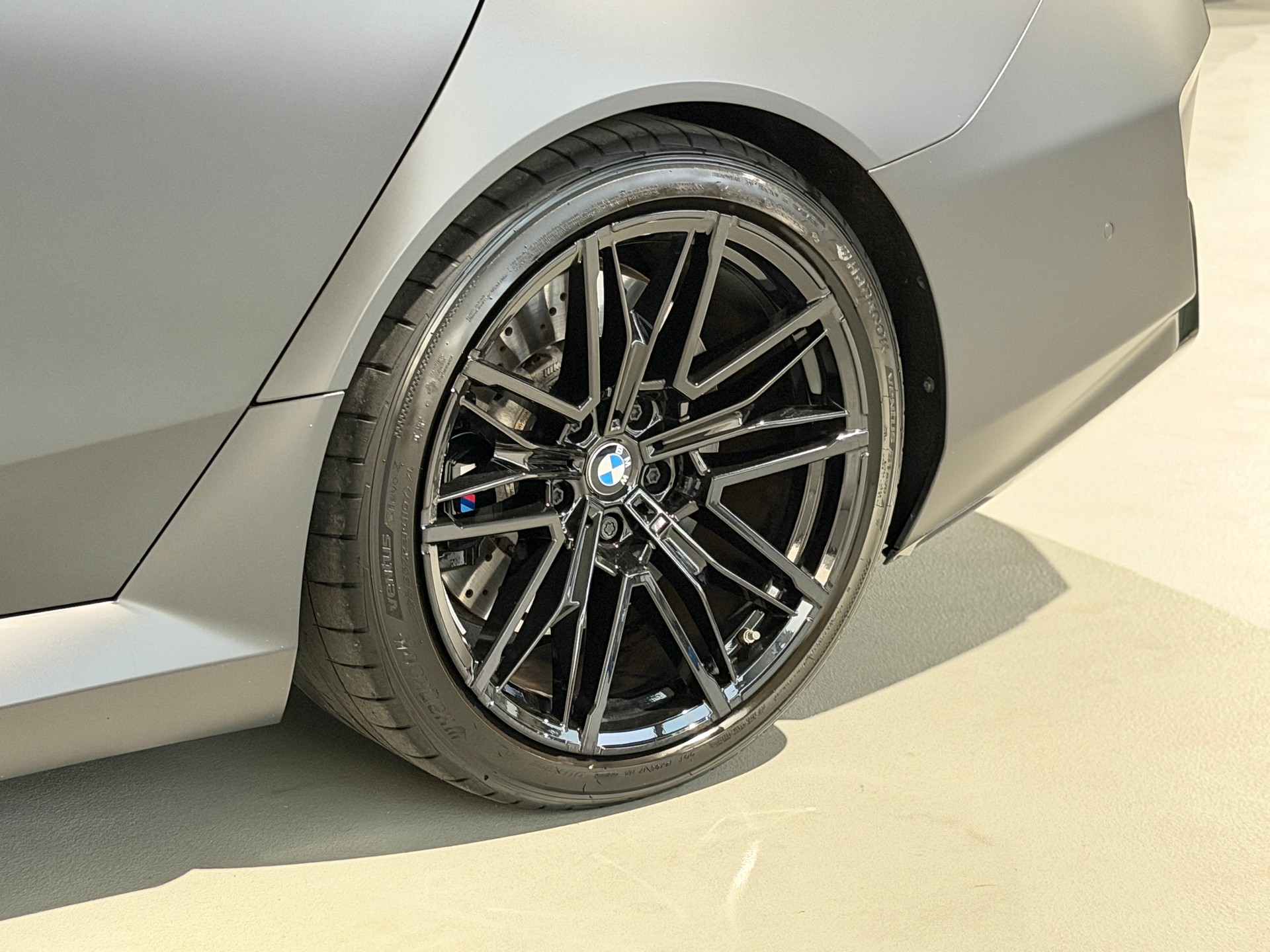 BMW M5 xDrive / CH-Fahrzeug inkl. Werksgarantie 02/2029 / PPF Folie ab Werk / Carbon Pack-image-21