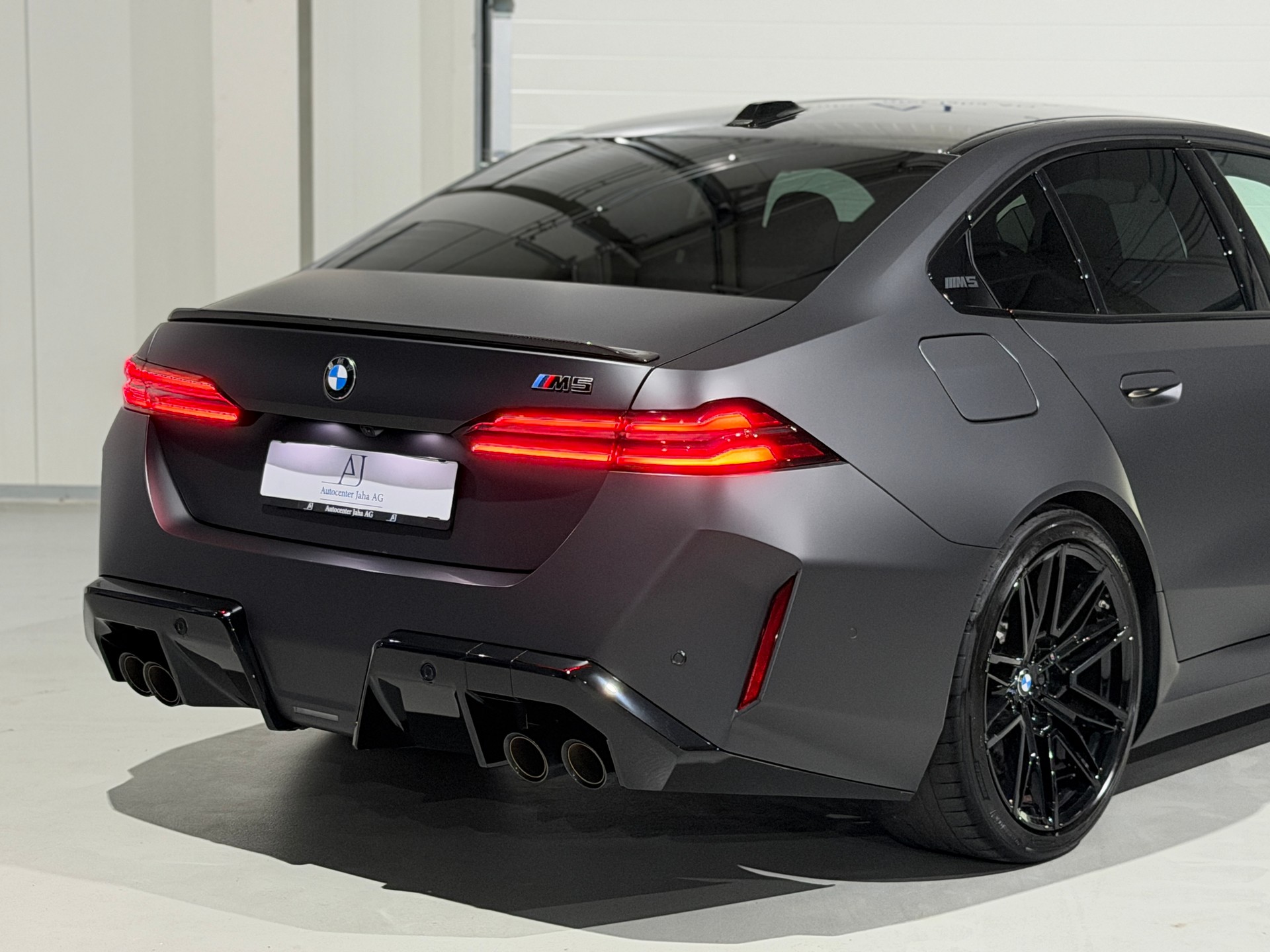 BMW M5 xDrive / CH-Fahrzeug inkl. Werksgarantie 02/2029 / PPF Folie ab Werk / Carbon Pack-image-5