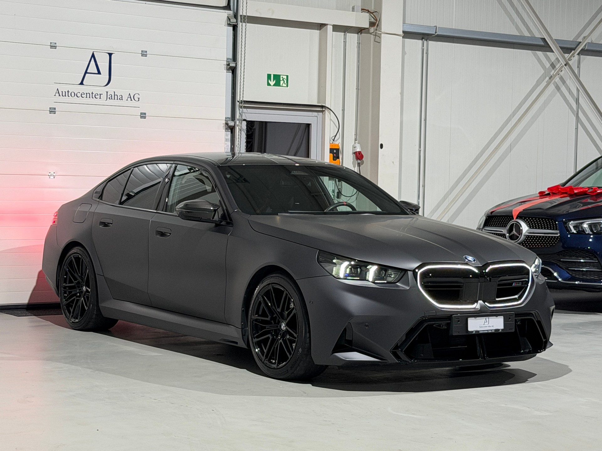 BMW M5 xDrive / CH-Fahrzeug inkl. Werksgarantie 02/2029 / PPF Folie ab Werk / Carbon Pack-image-4