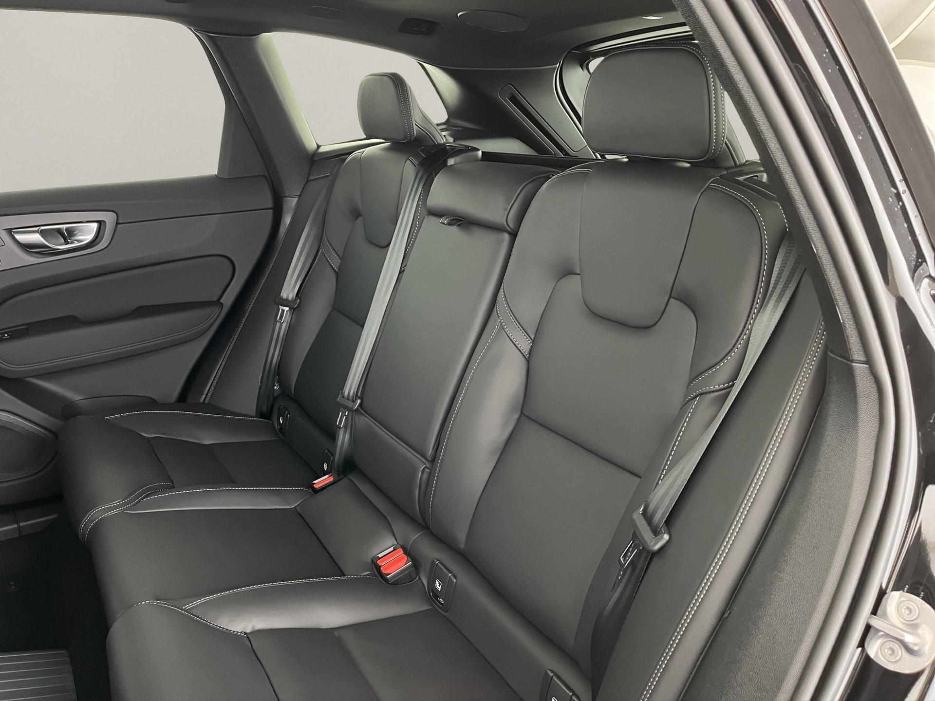 VOLVO XC60 2.0 T8 TE Black Edition eAWD-image-16