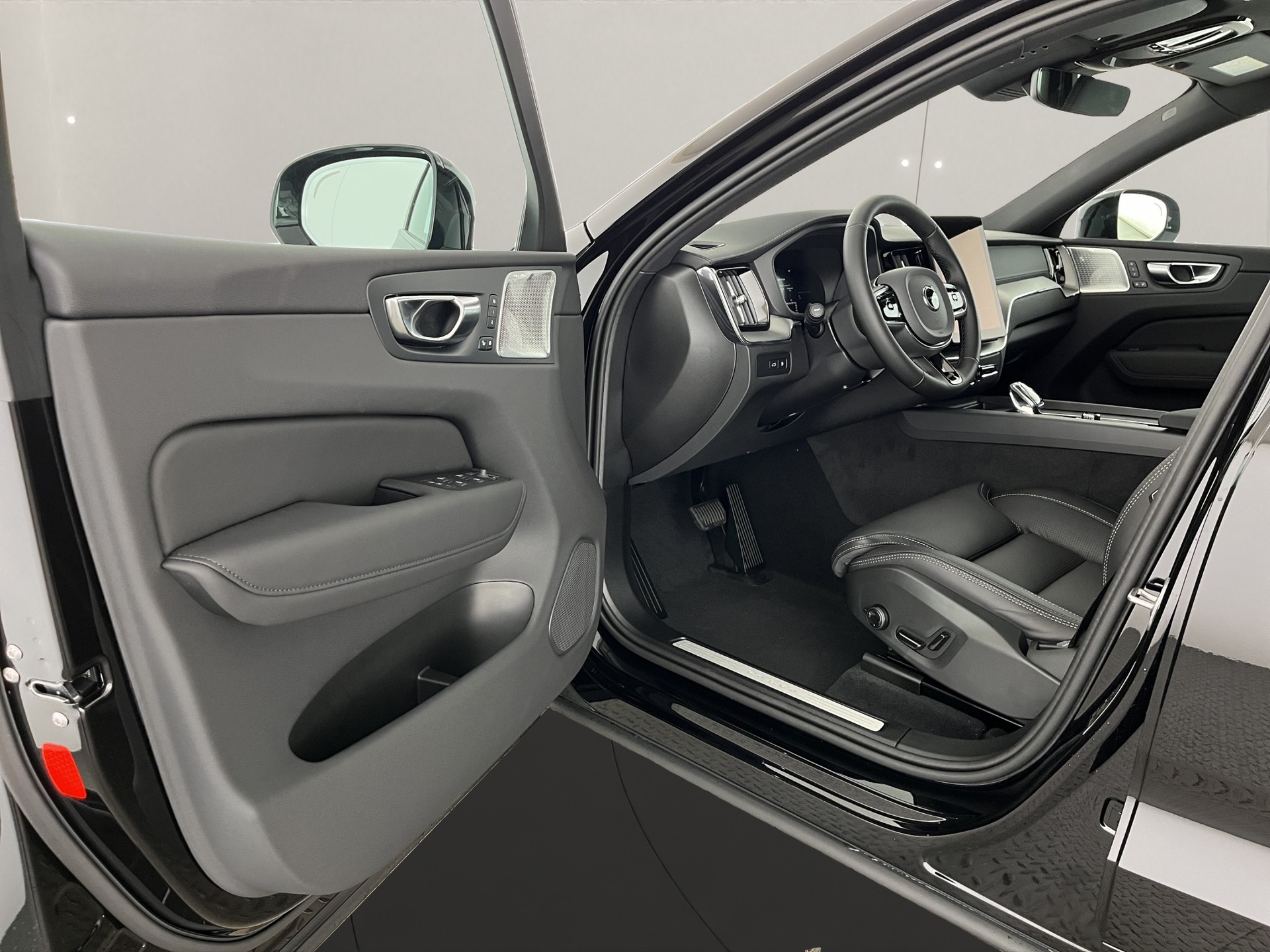 VOLVO XC60 2.0 T8 TE Black Edition eAWD-image-8